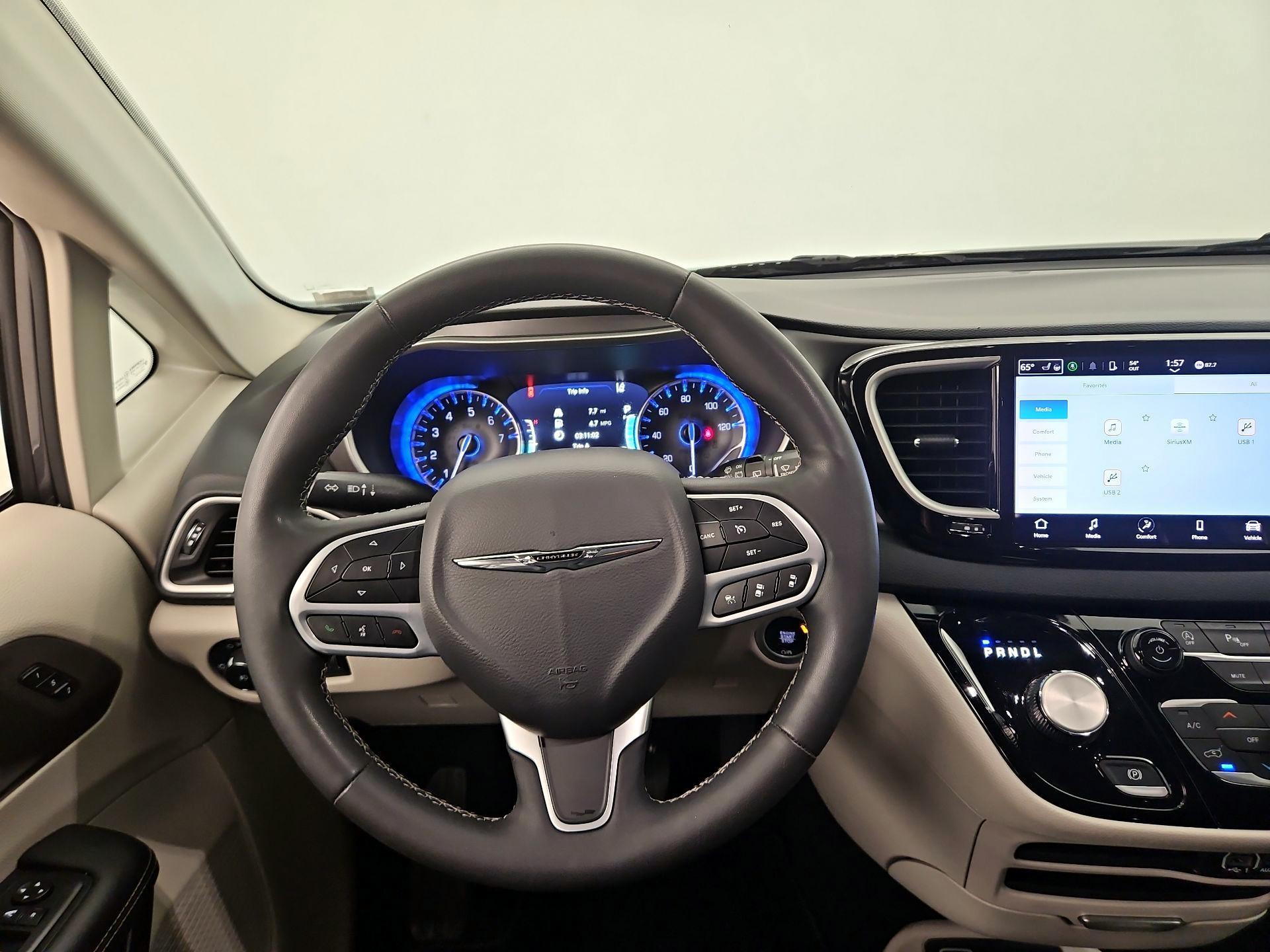 Thumbnail: 2023 Chrysler Pacifica - 10