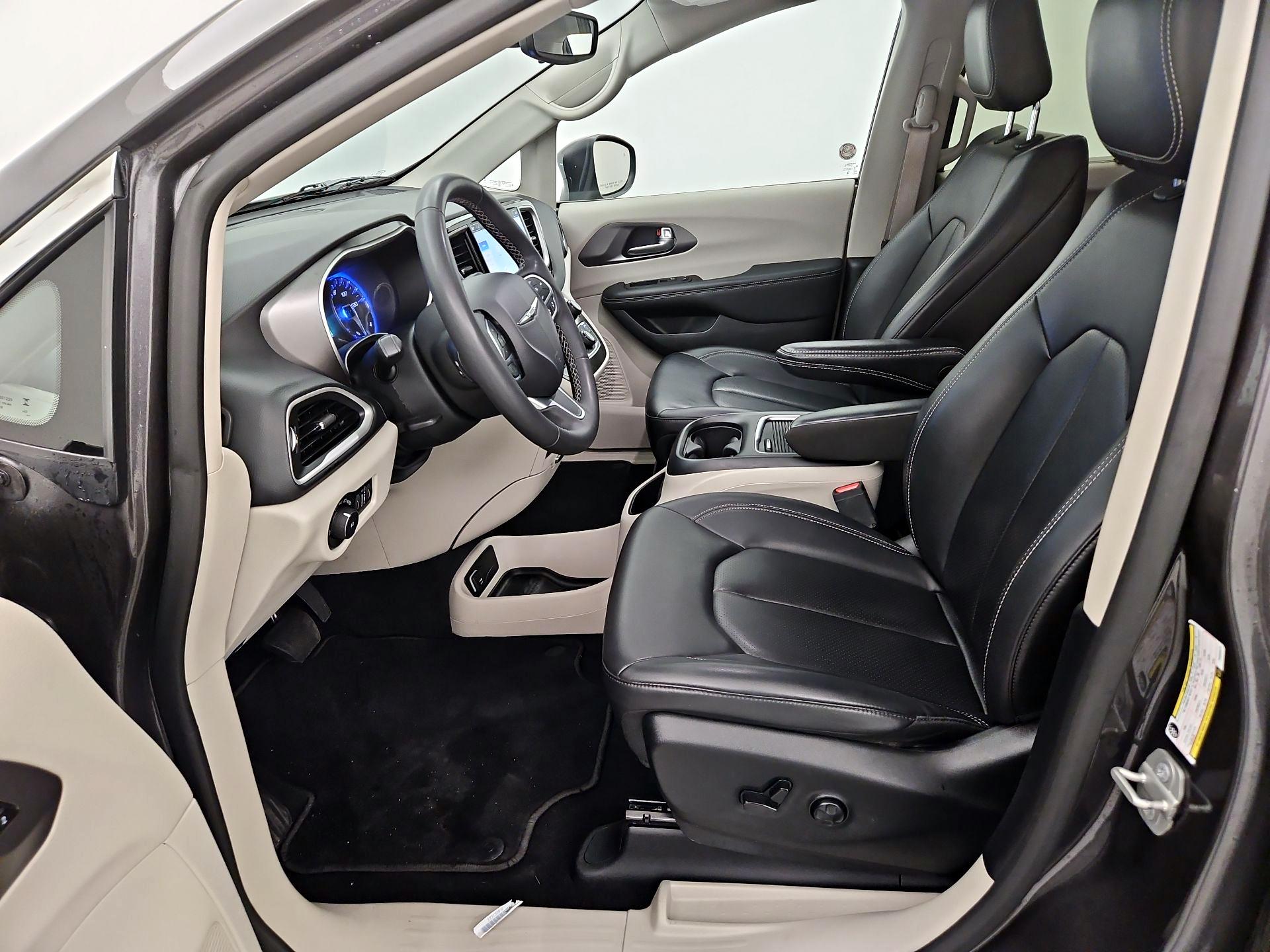 Thumbnail: 2023 Chrysler Pacifica - 11