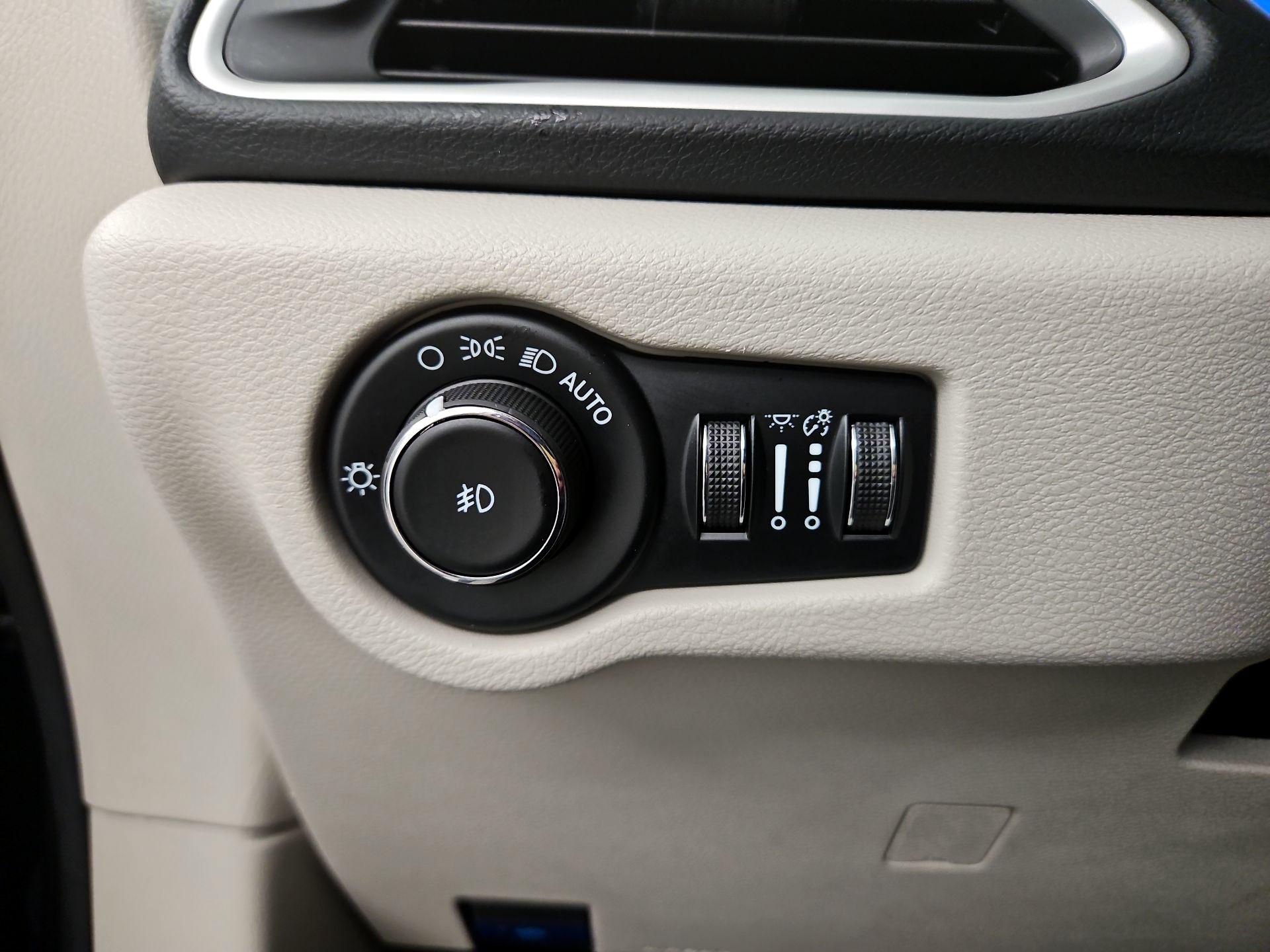 Thumbnail: 2023 Chrysler Pacifica - 13