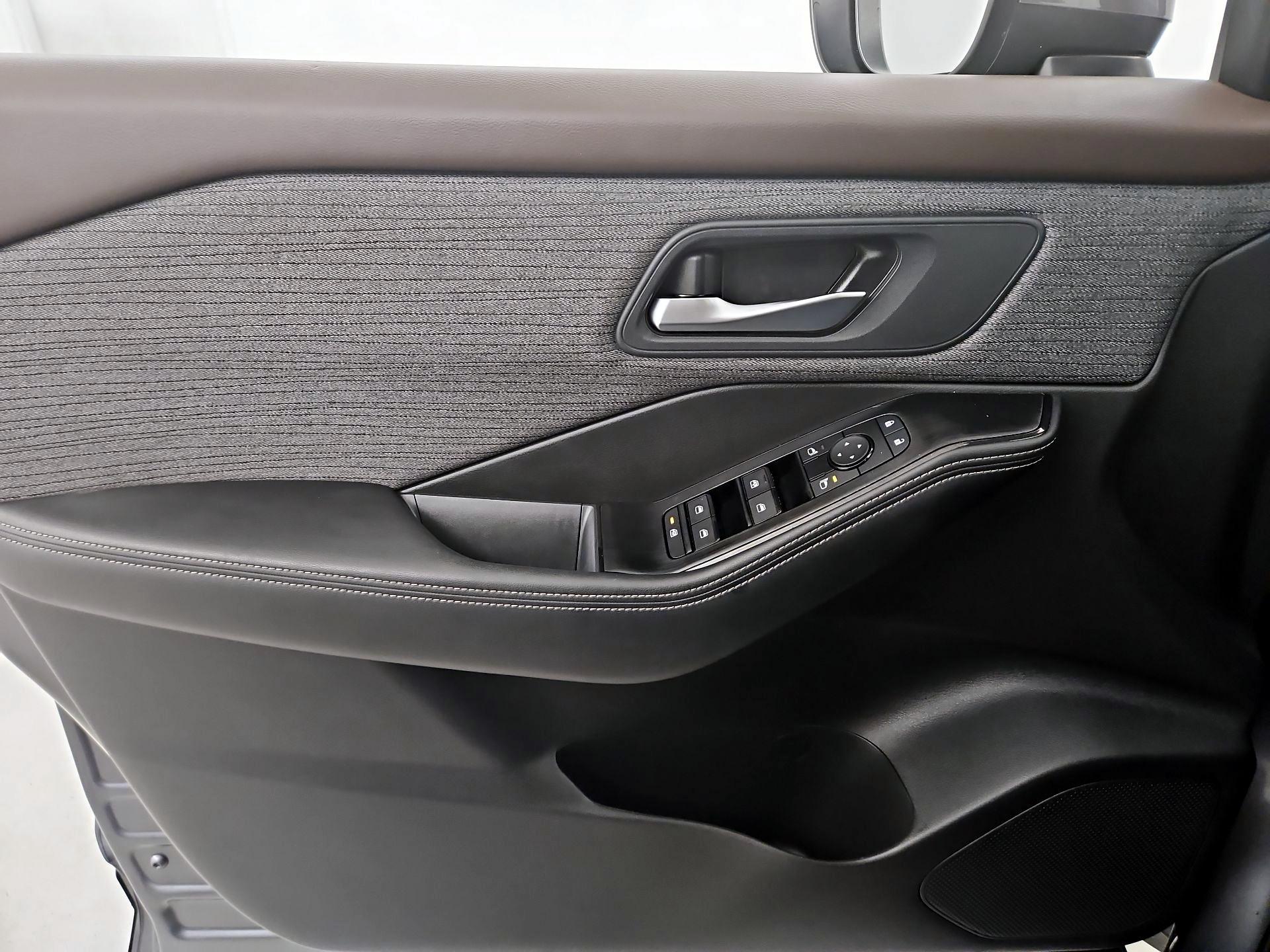 Thumbnail: 2023 Nissan Rogue - 12