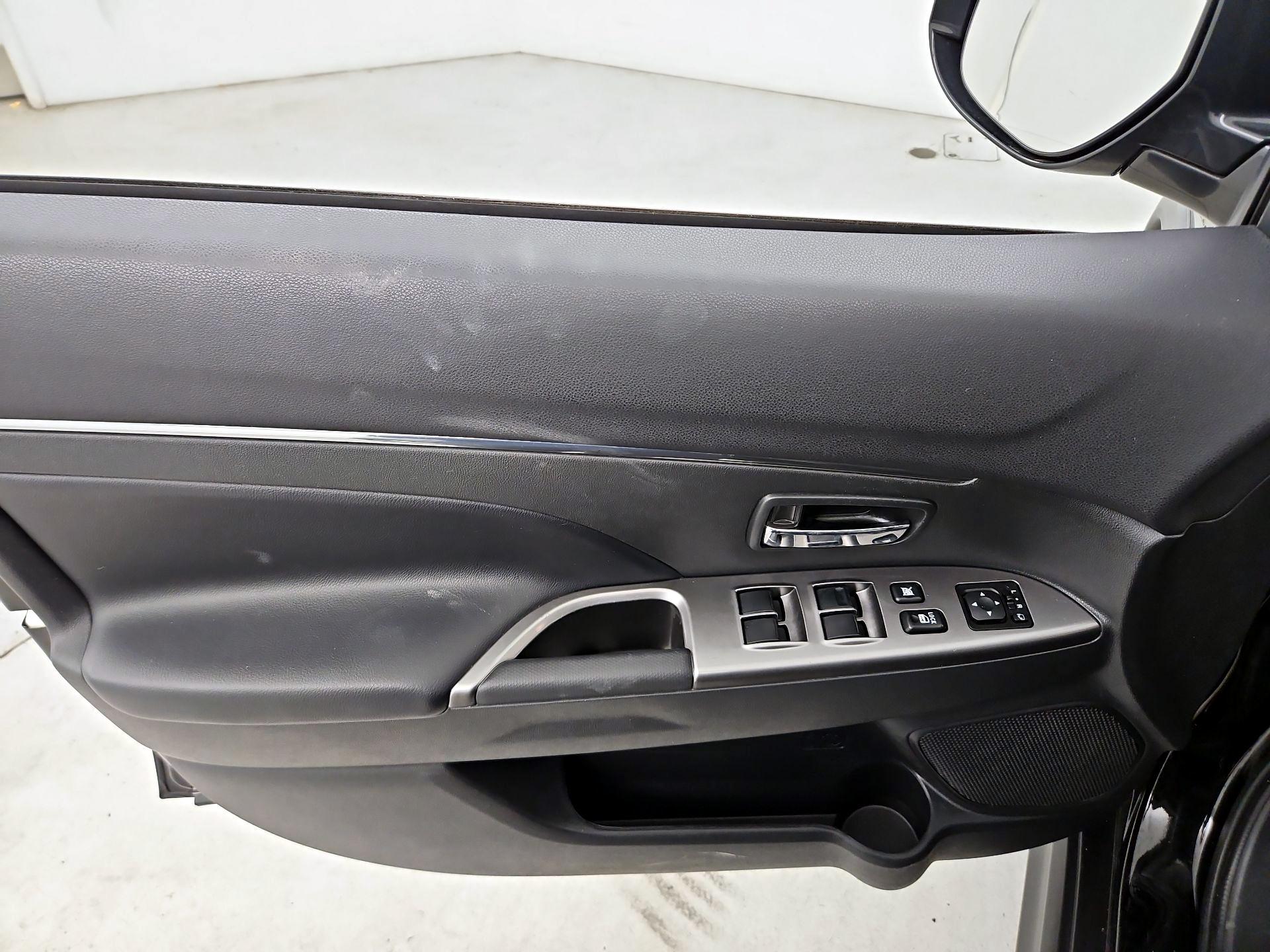 Thumbnail: 2024 Mitsubishi Outlander Sport - 12