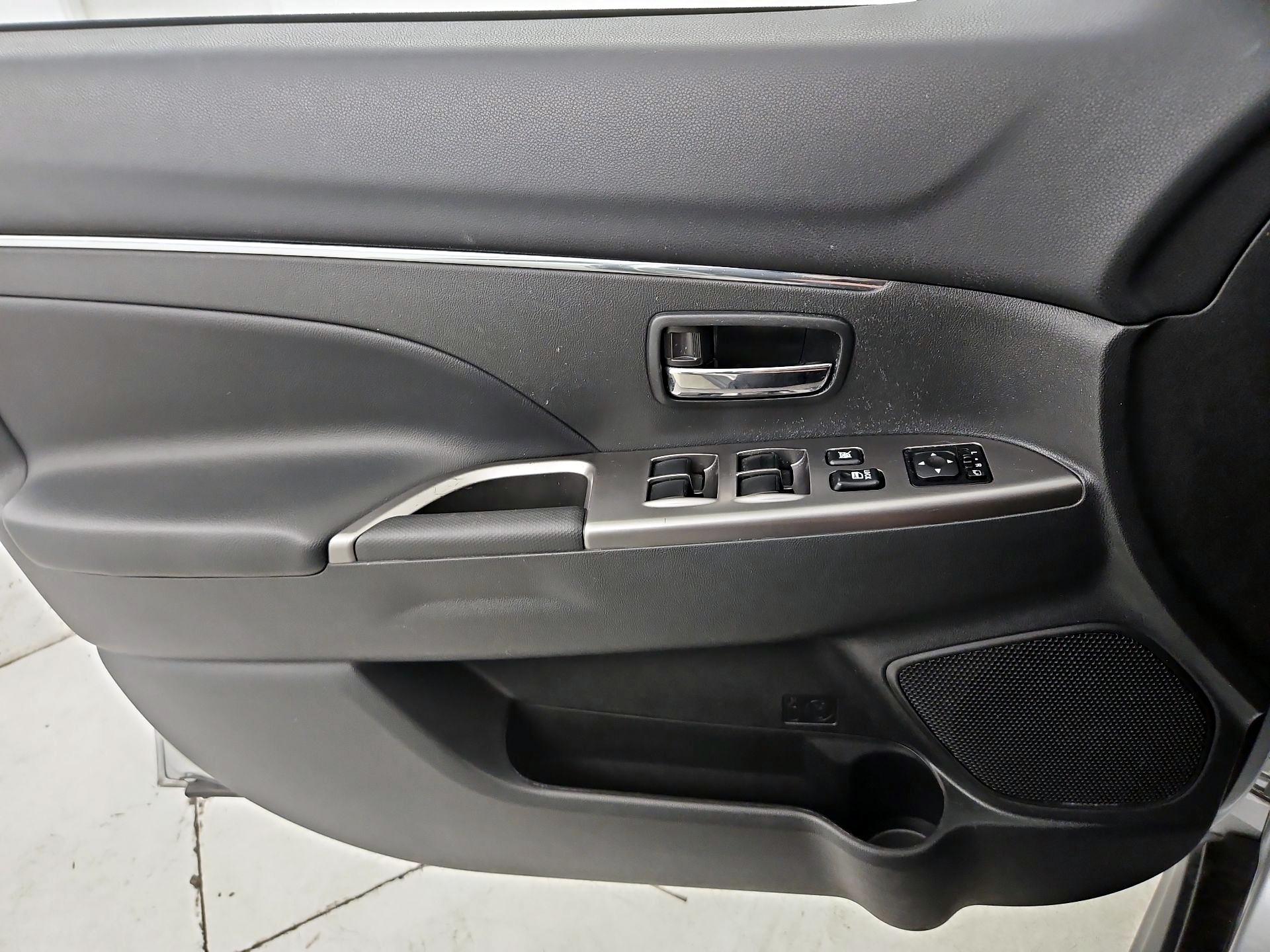 Thumbnail: 2024 Mitsubishi Outlander Sport - 12