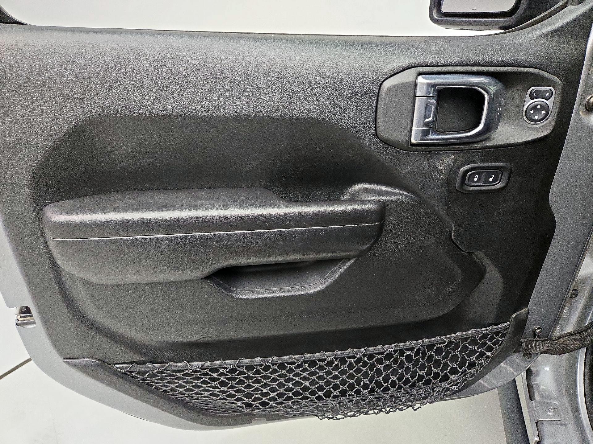 Thumbnail: 2021 Jeep Gladiator - 12