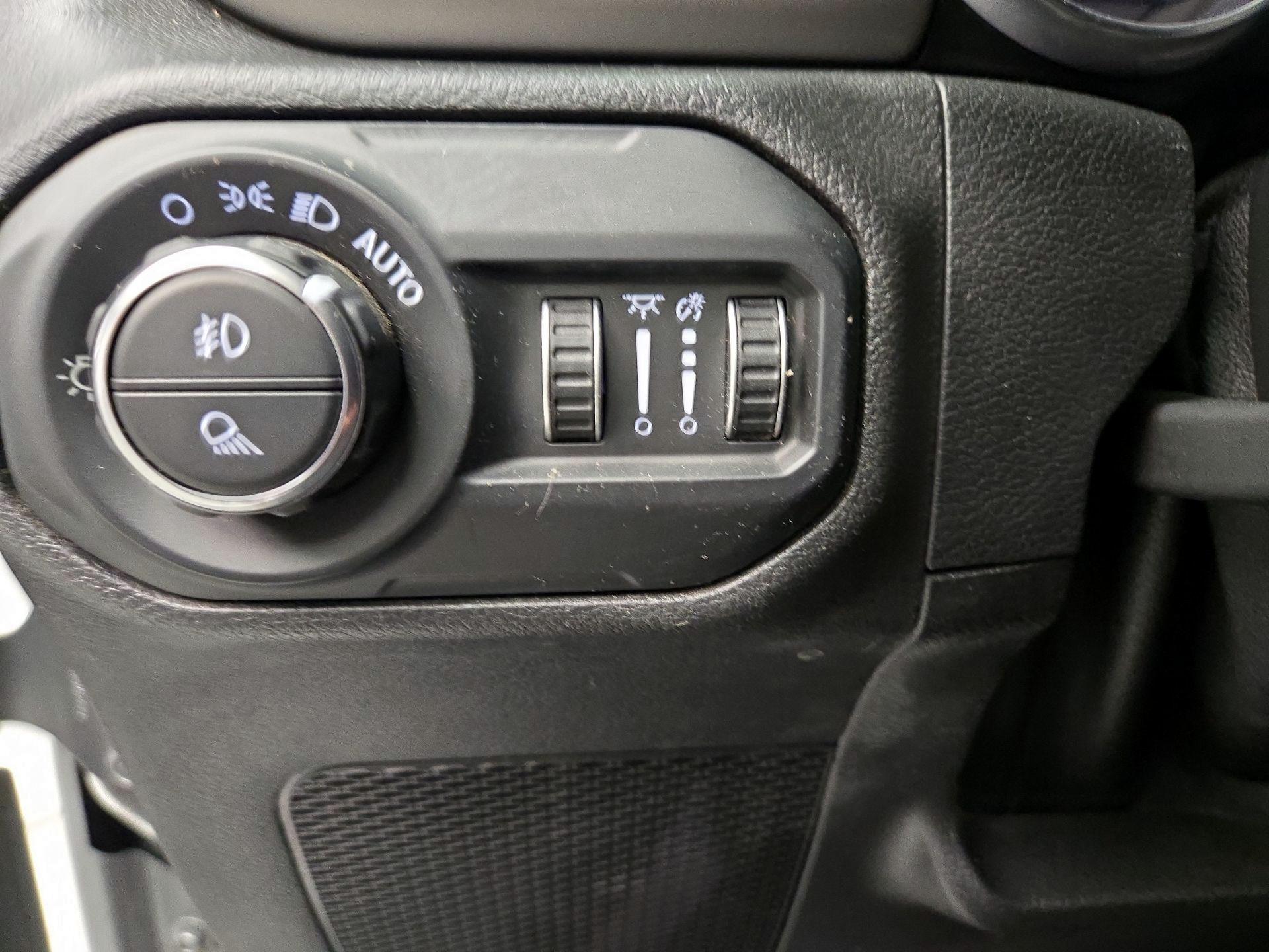 Thumbnail: 2021 Jeep Gladiator - 13