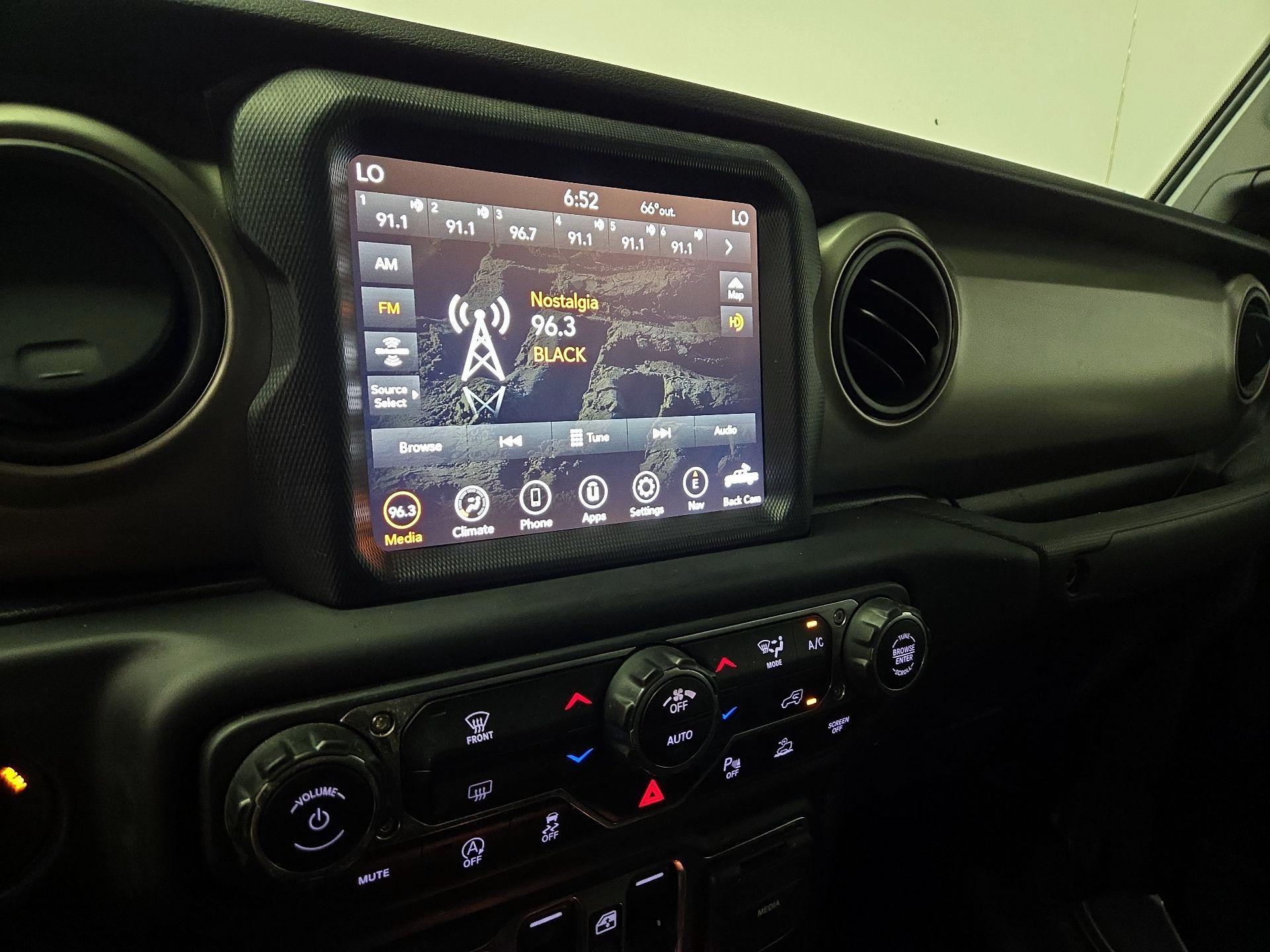 Thumbnail: 2021 Jeep Gladiator - 16