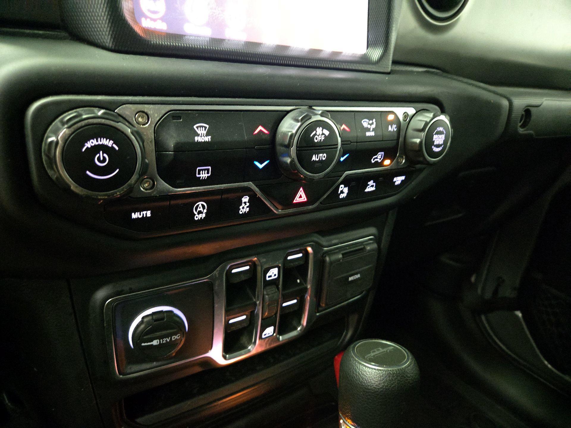 Thumbnail: 2021 Jeep Gladiator - 17