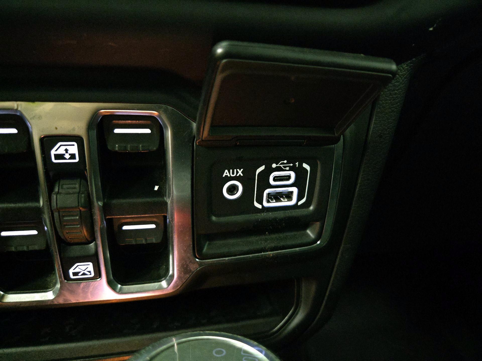 Thumbnail: 2021 Jeep Gladiator - 19