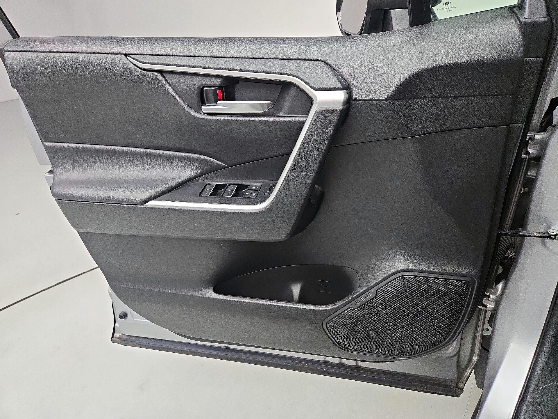 Thumbnail: 2022 Toyota RAV4 - 12