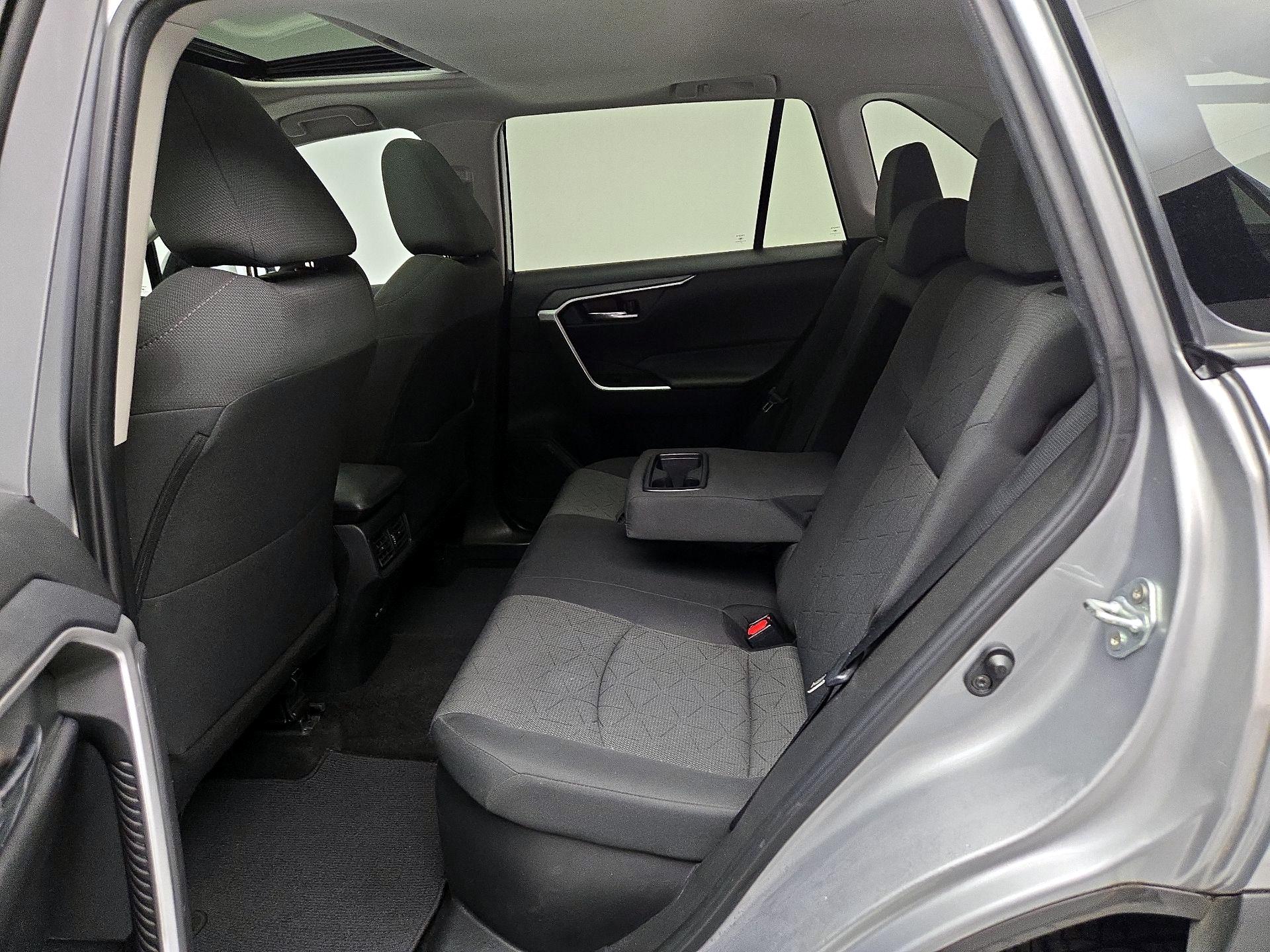 Thumbnail: 2022 Toyota RAV4 - 20