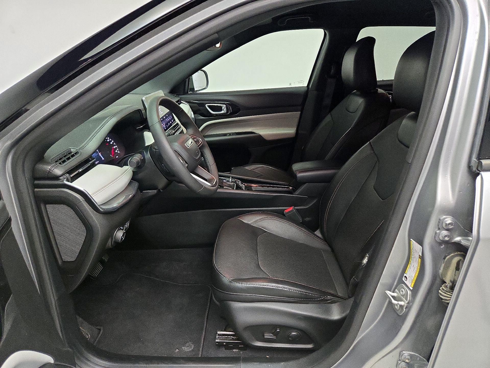 Thumbnail: 2023 Jeep Compass - 11