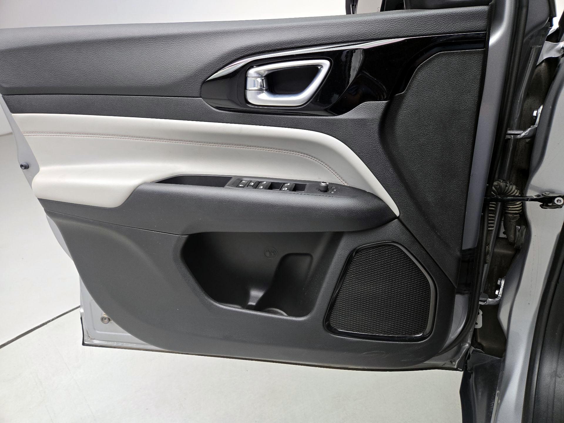 Thumbnail: 2023 Jeep Compass - 12