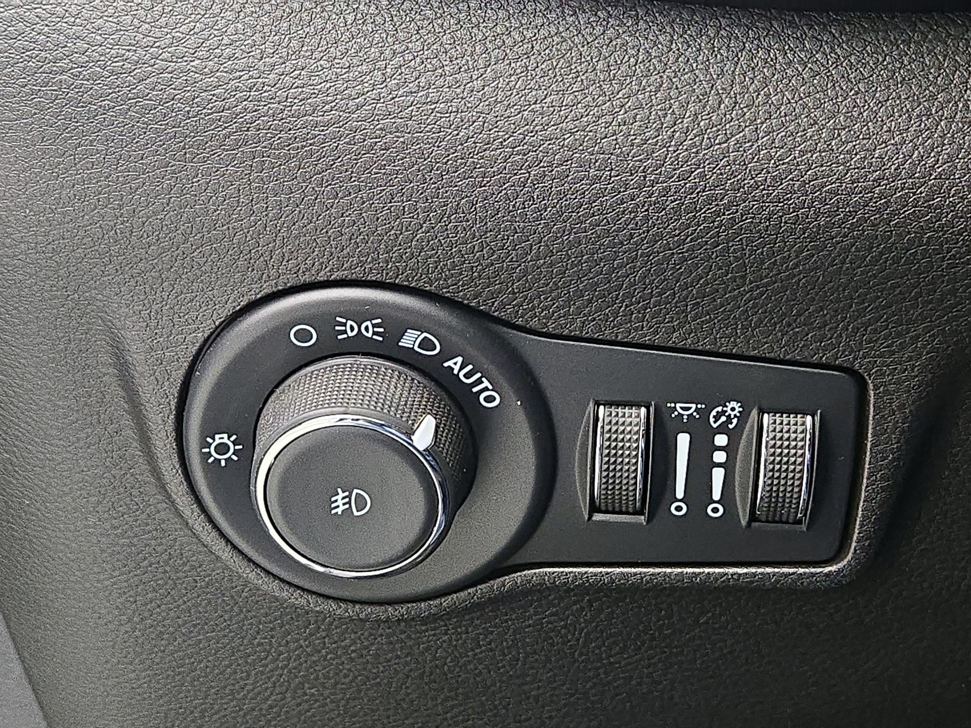 Thumbnail: 2023 Jeep Compass - 13