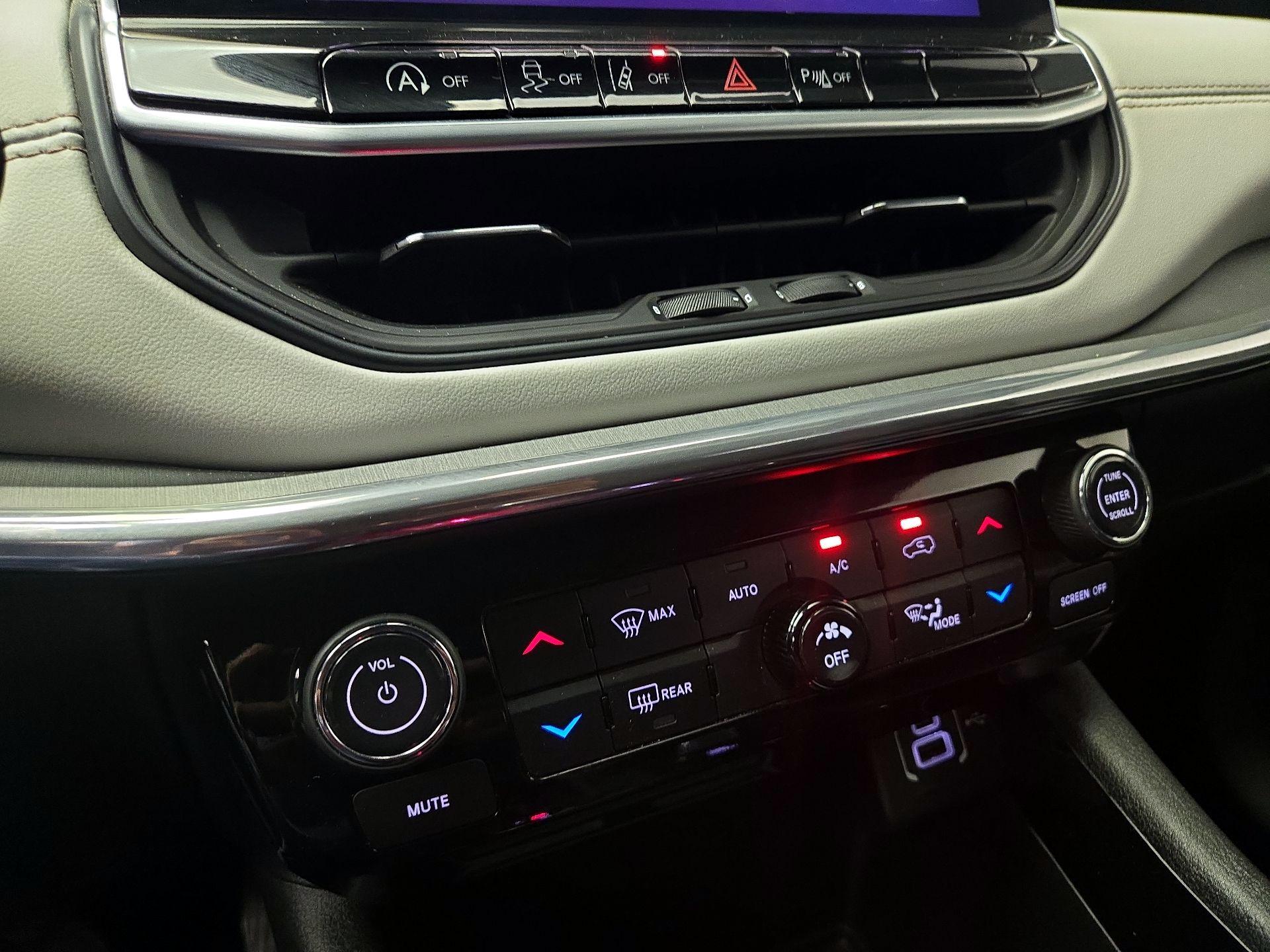 Thumbnail: 2023 Jeep Compass - 16