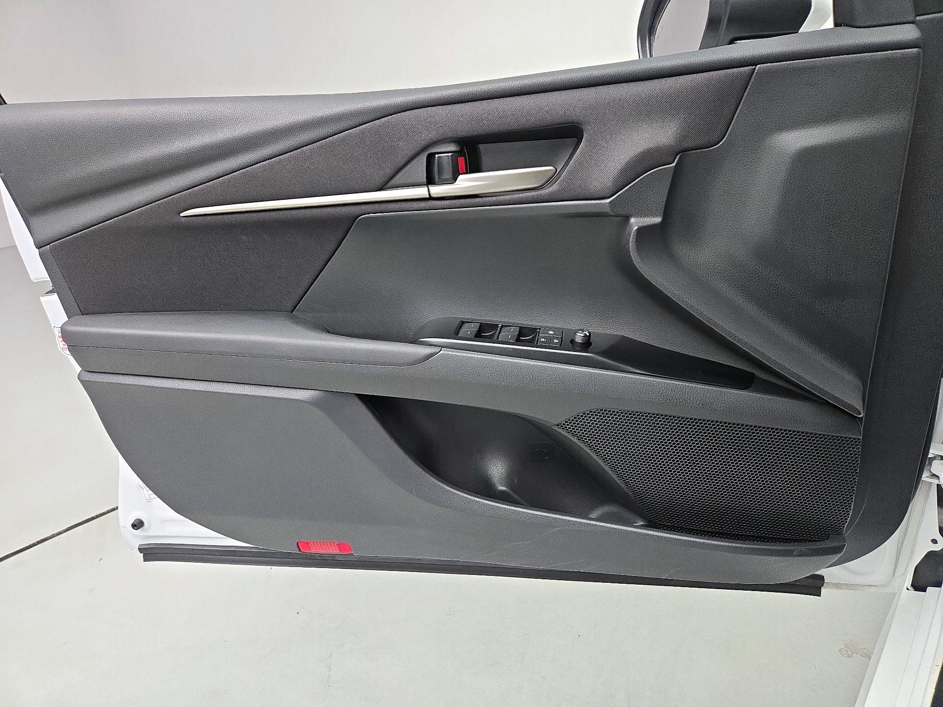 Thumbnail: 2025 Toyota Camry - 12