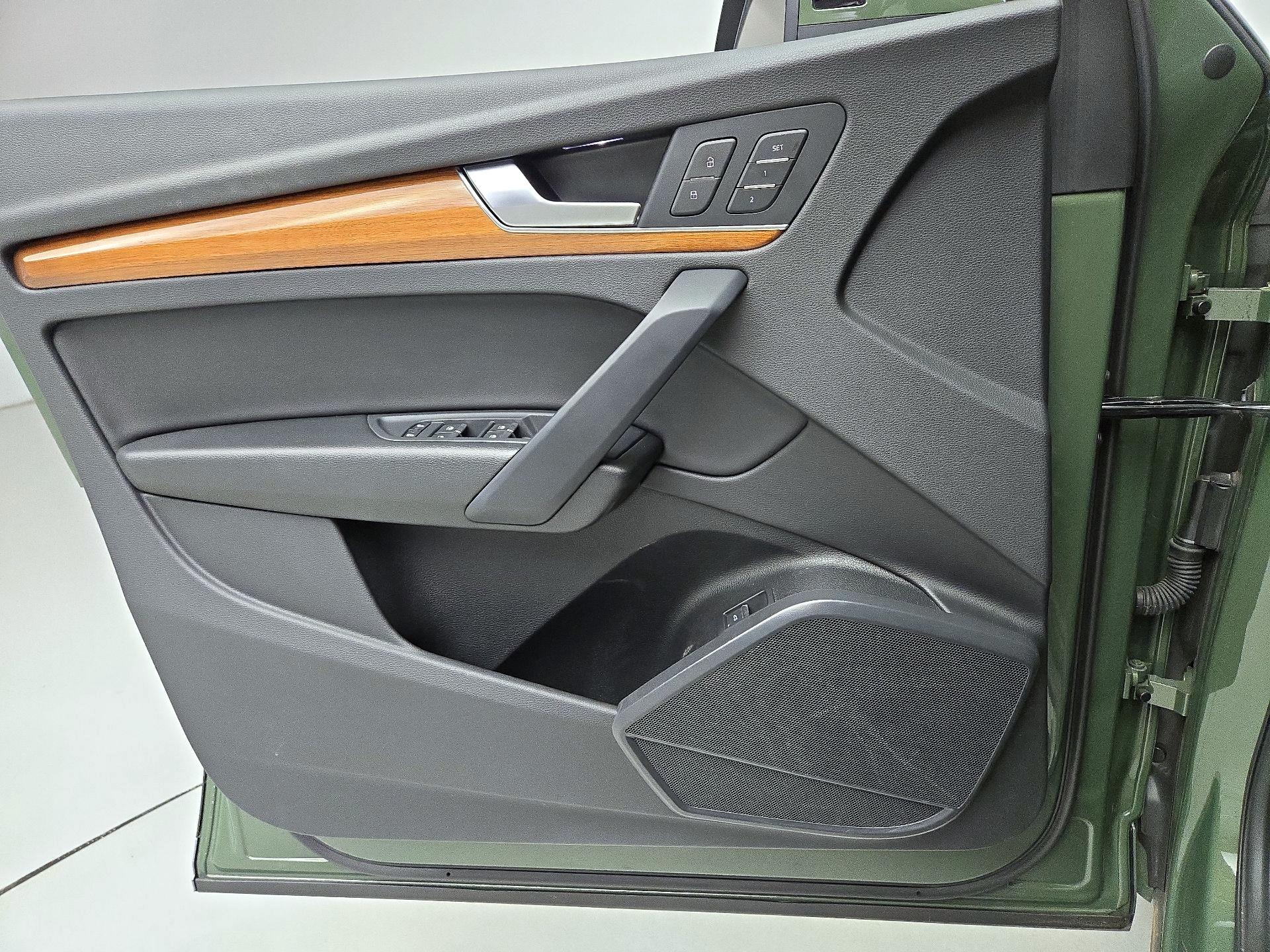 Thumbnail: 2023 Audi Q5 - 12