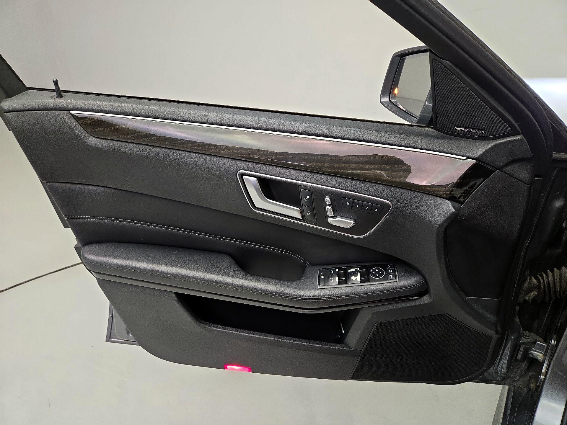 Thumbnail: 2016 Mercedes-Benz E-Class - 12