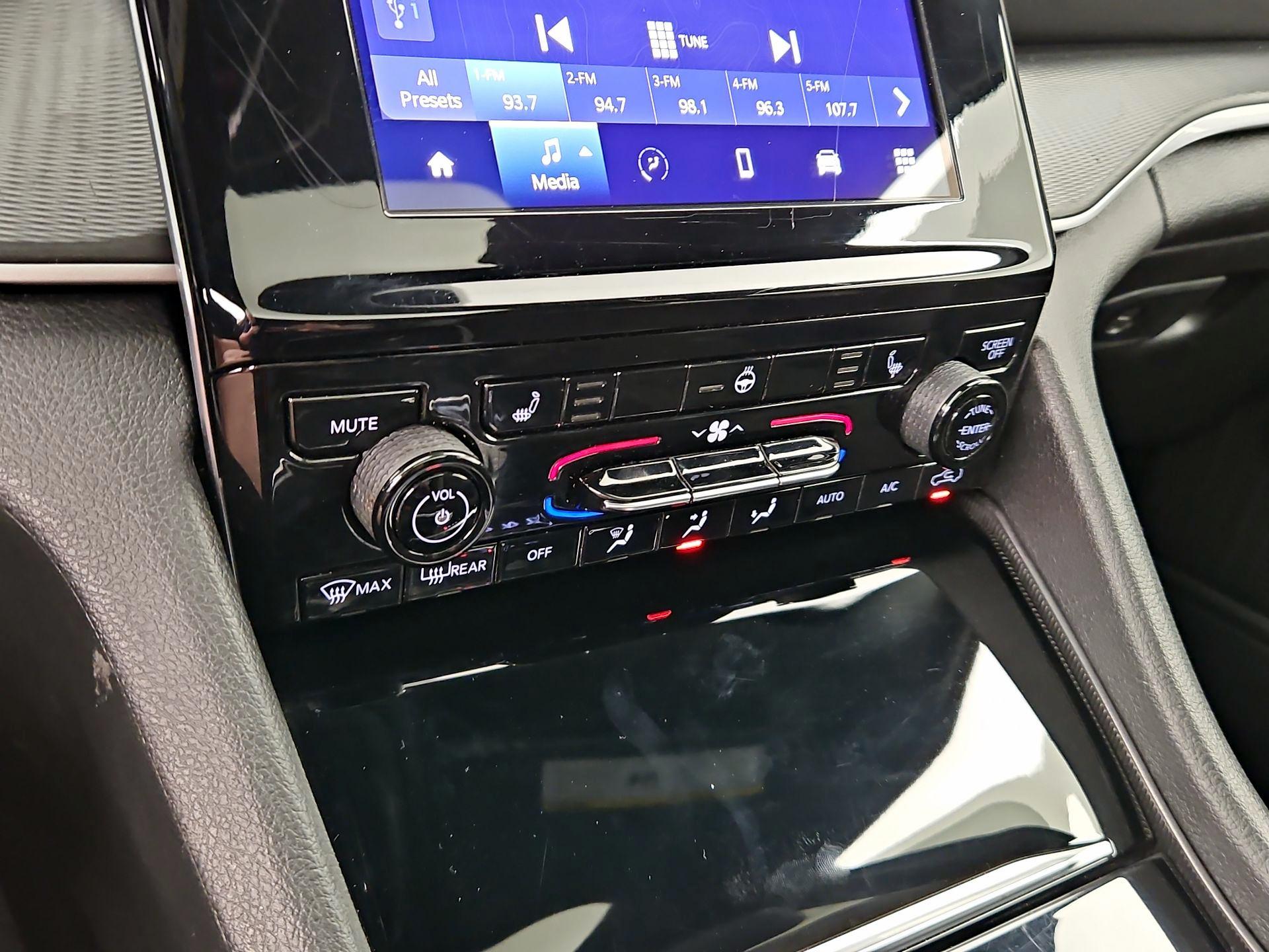 Thumbnail: 2024 Jeep Grand Cherokee - 16