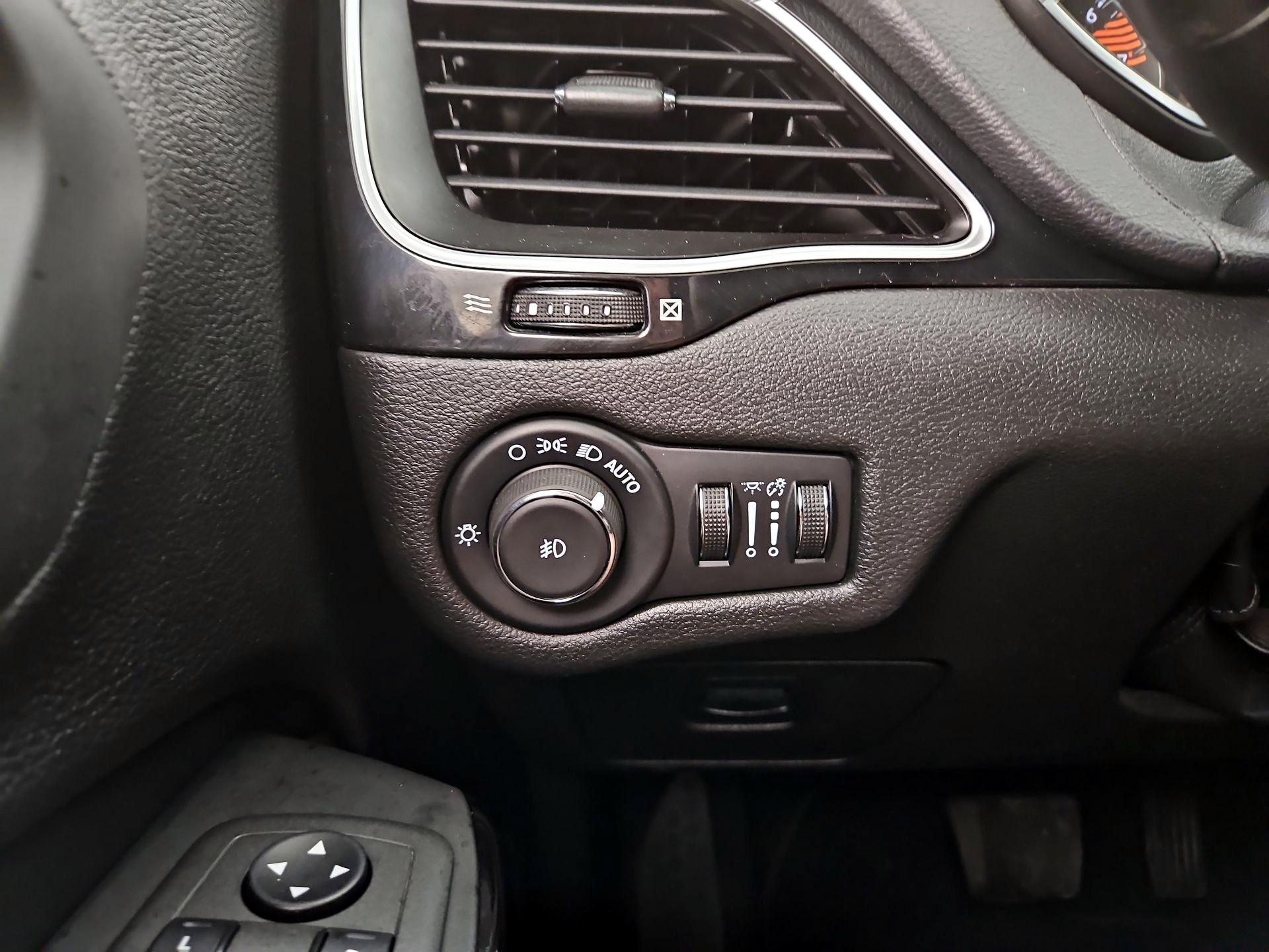 Thumbnail: 2021 Jeep Cherokee - 13