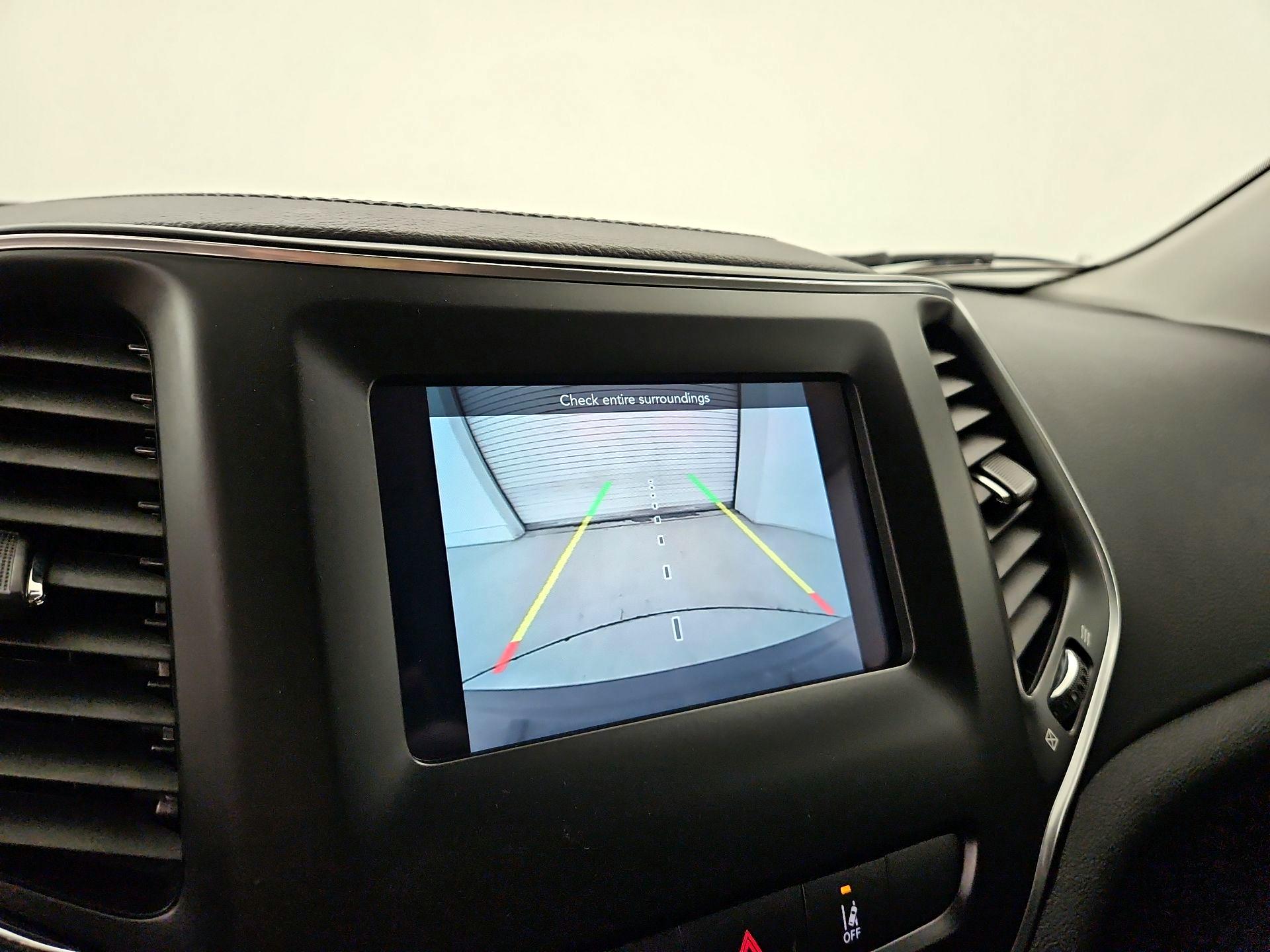 Thumbnail: 2021 Jeep Cherokee - 14