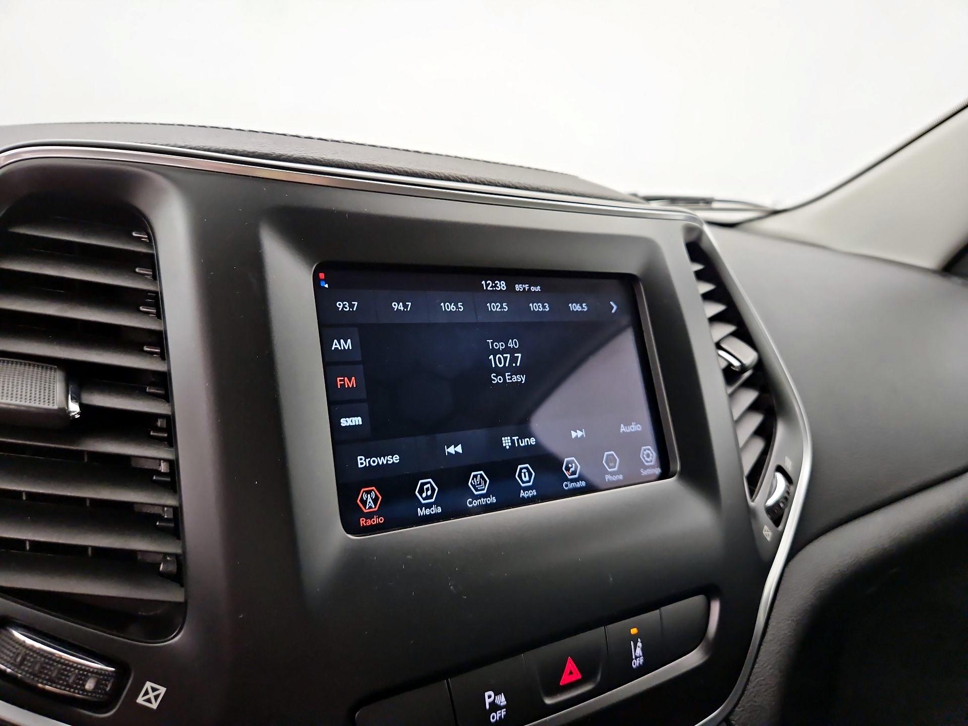 Thumbnail: 2021 Jeep Cherokee - 15