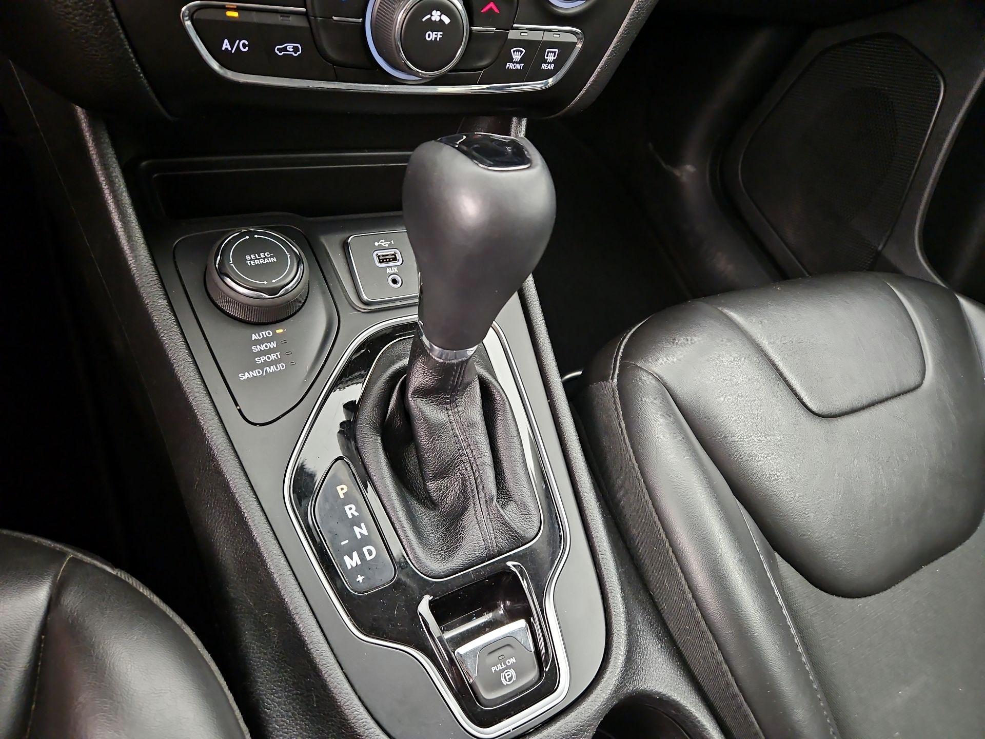 Thumbnail: 2021 Jeep Cherokee - 17