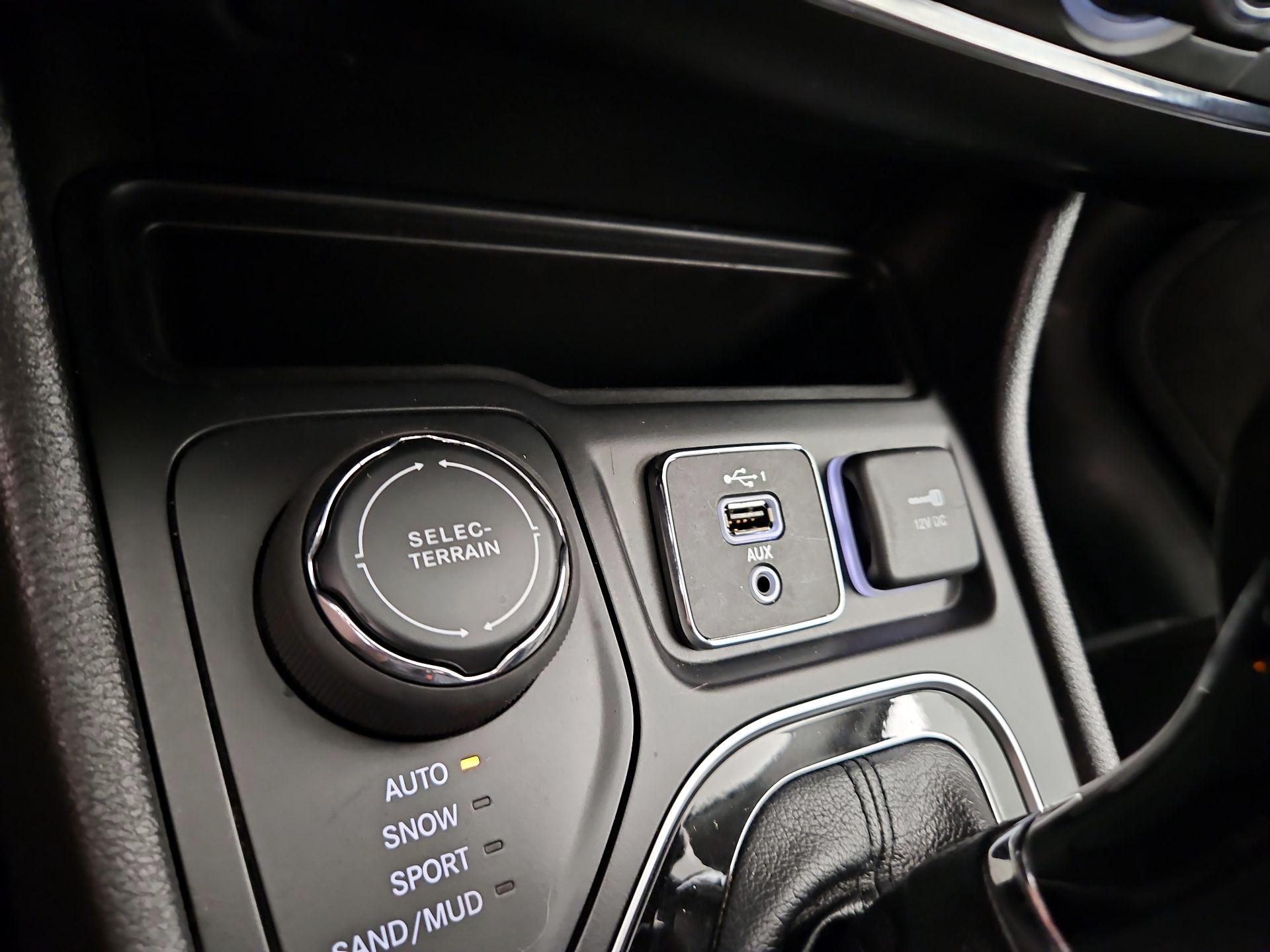 Thumbnail: 2021 Jeep Cherokee - 18