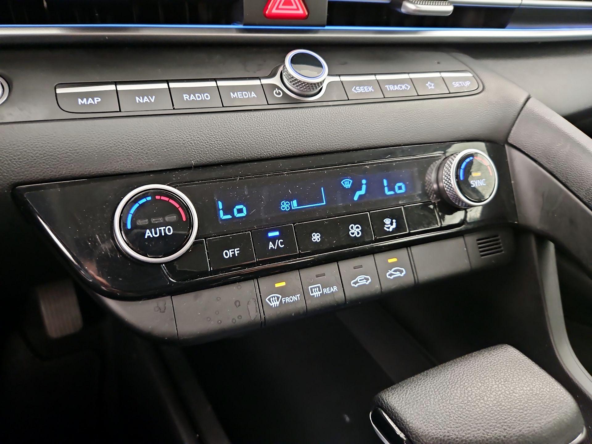 Thumbnail: 2024 Hyundai Elantra - 17