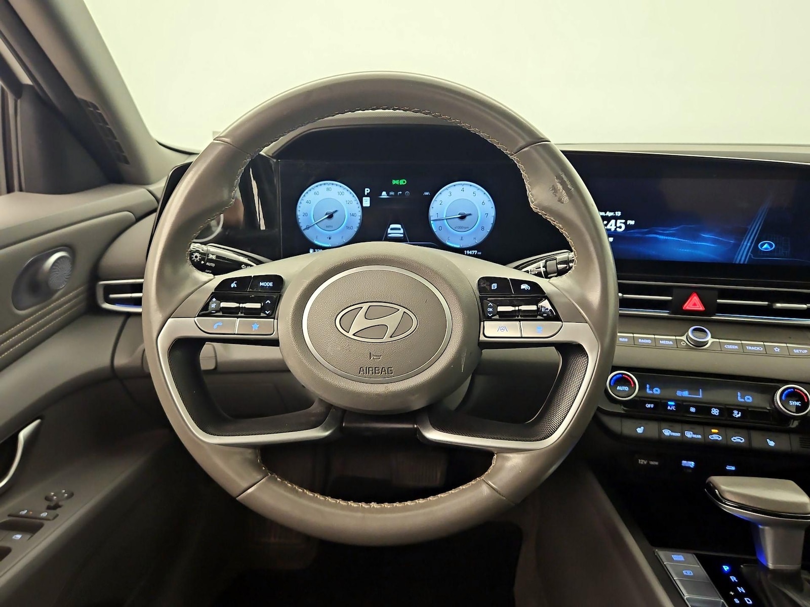 2025 Hyundai Elantra SEL - Photo 11