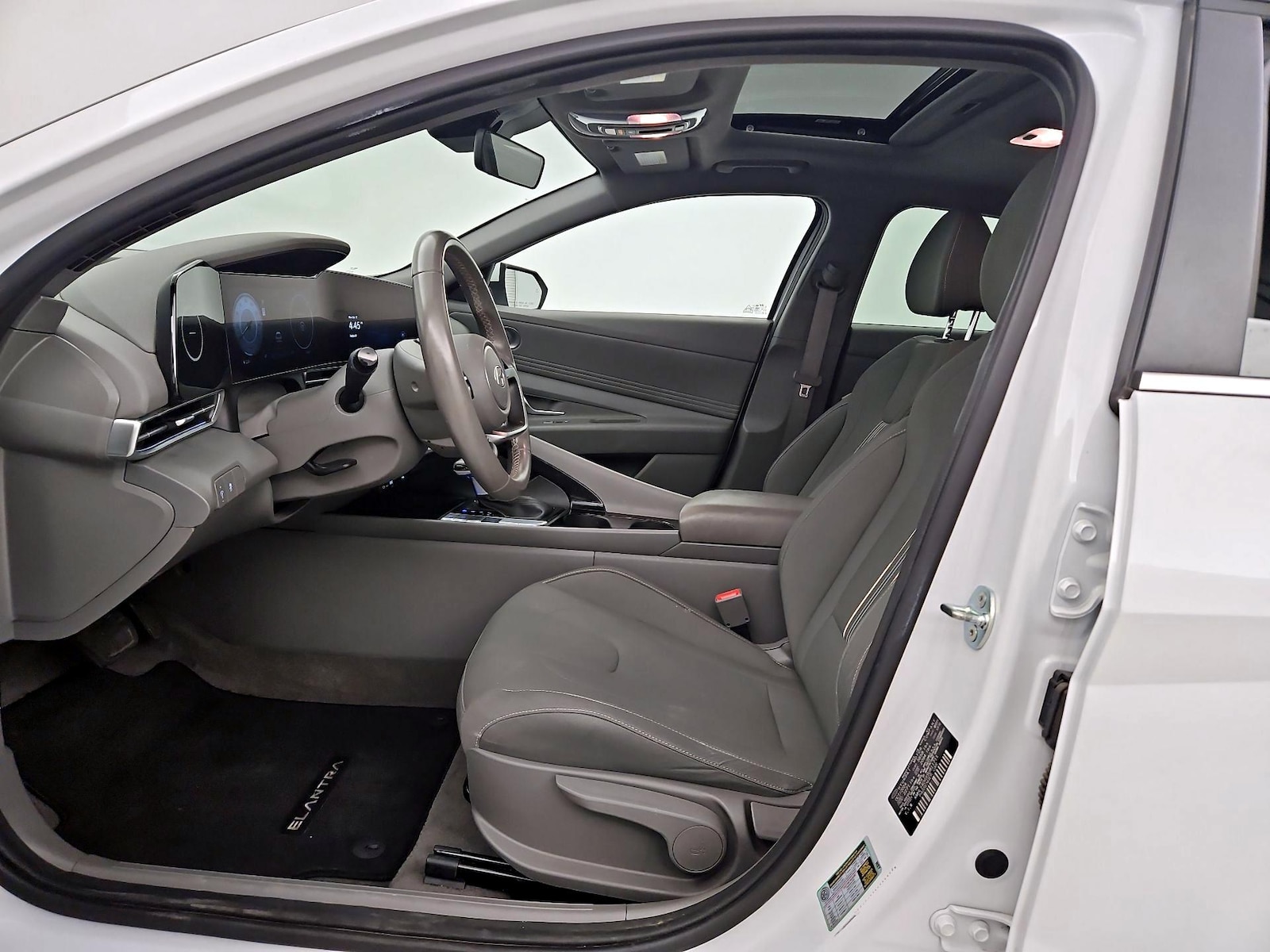 2025 Hyundai Elantra SEL - Photo 12