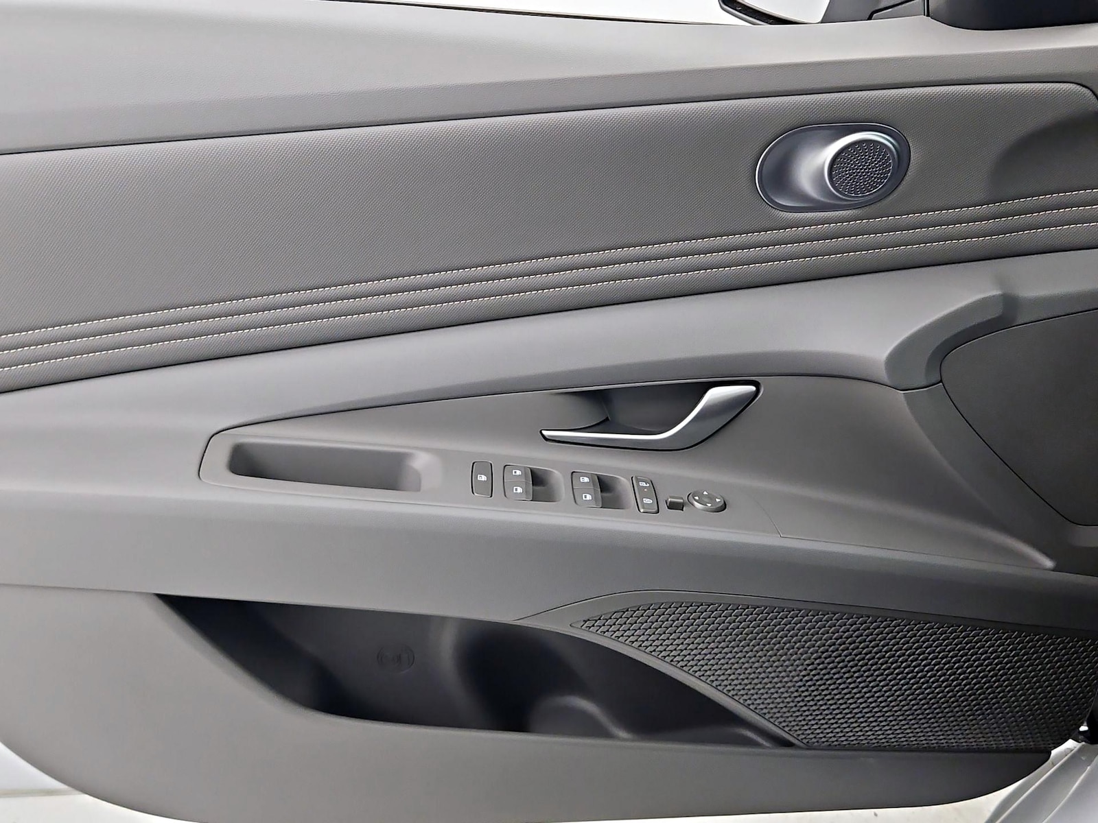 2025 Hyundai Elantra SEL - Photo 13