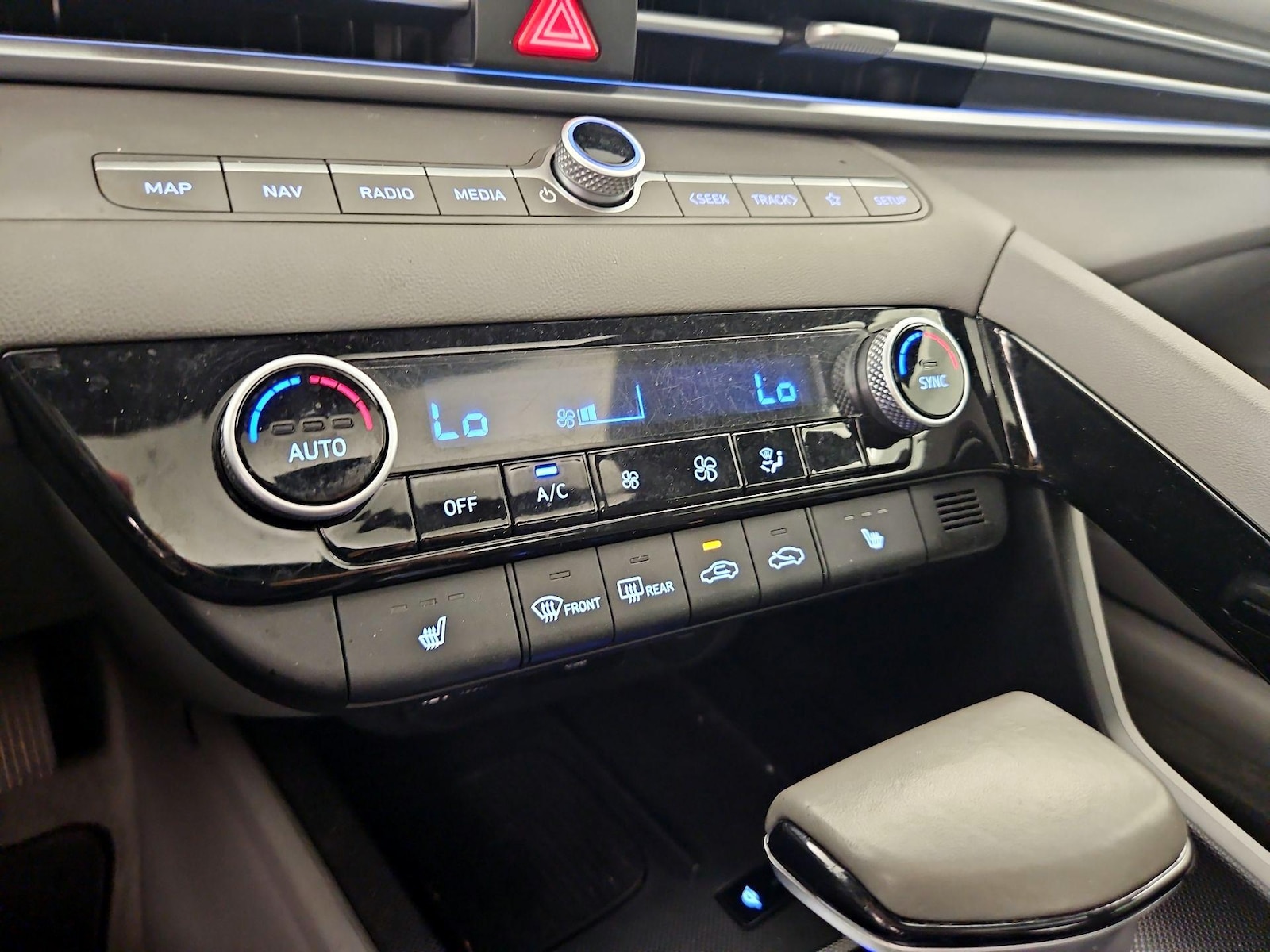 2025 Hyundai Elantra SEL - Photo 18