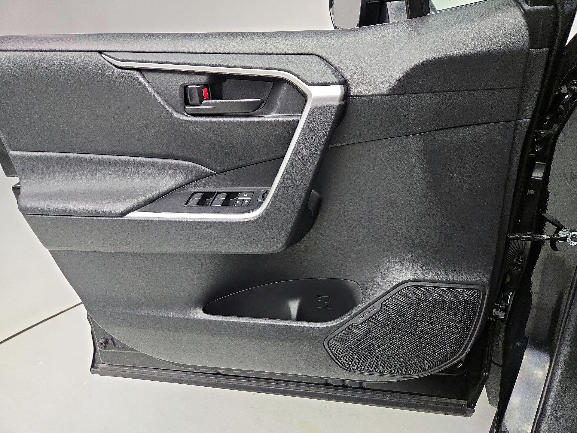 Thumbnail: 2025 Toyota RAV4 - 12