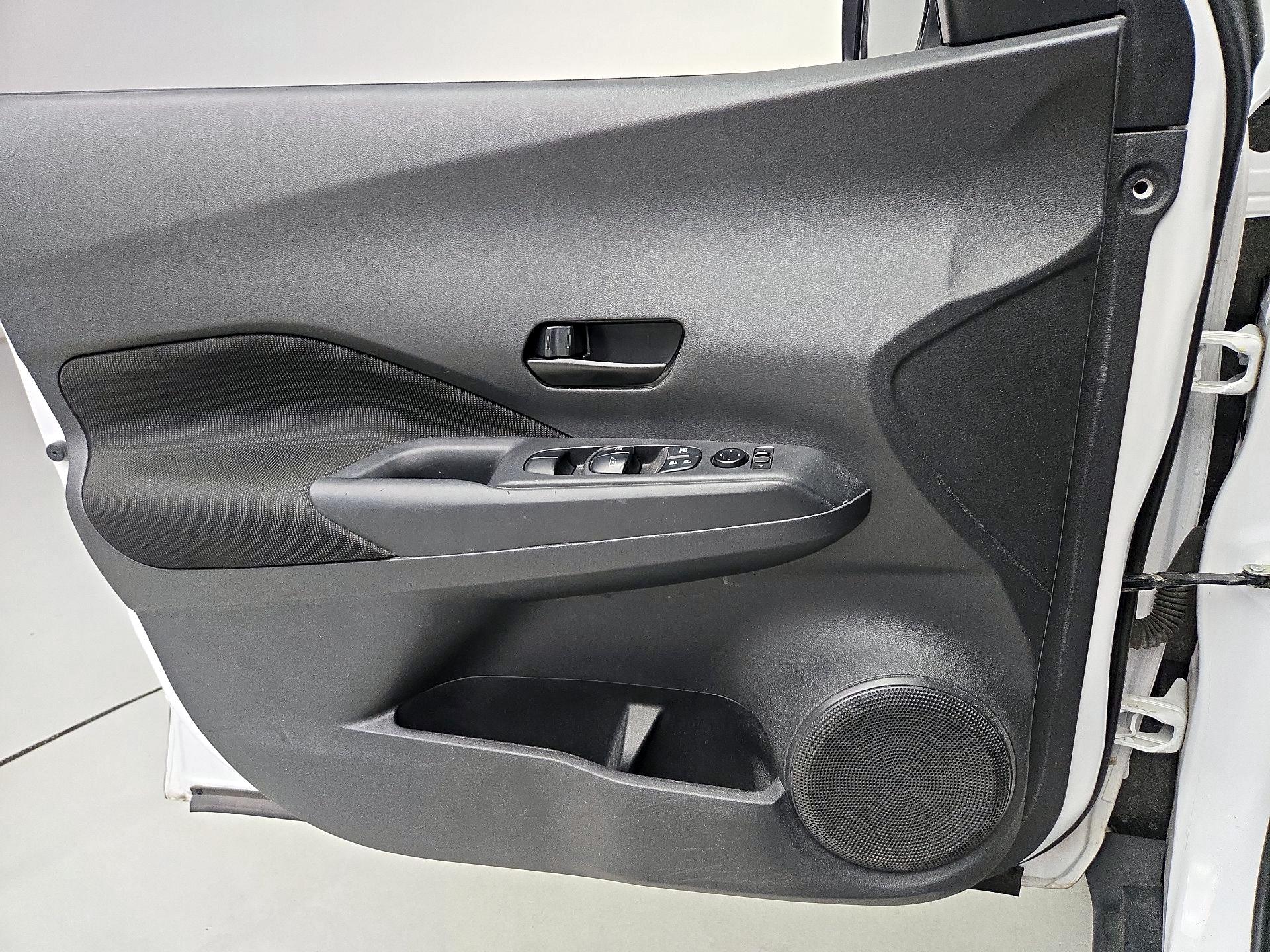 Thumbnail: 2022 Nissan Kicks - 12