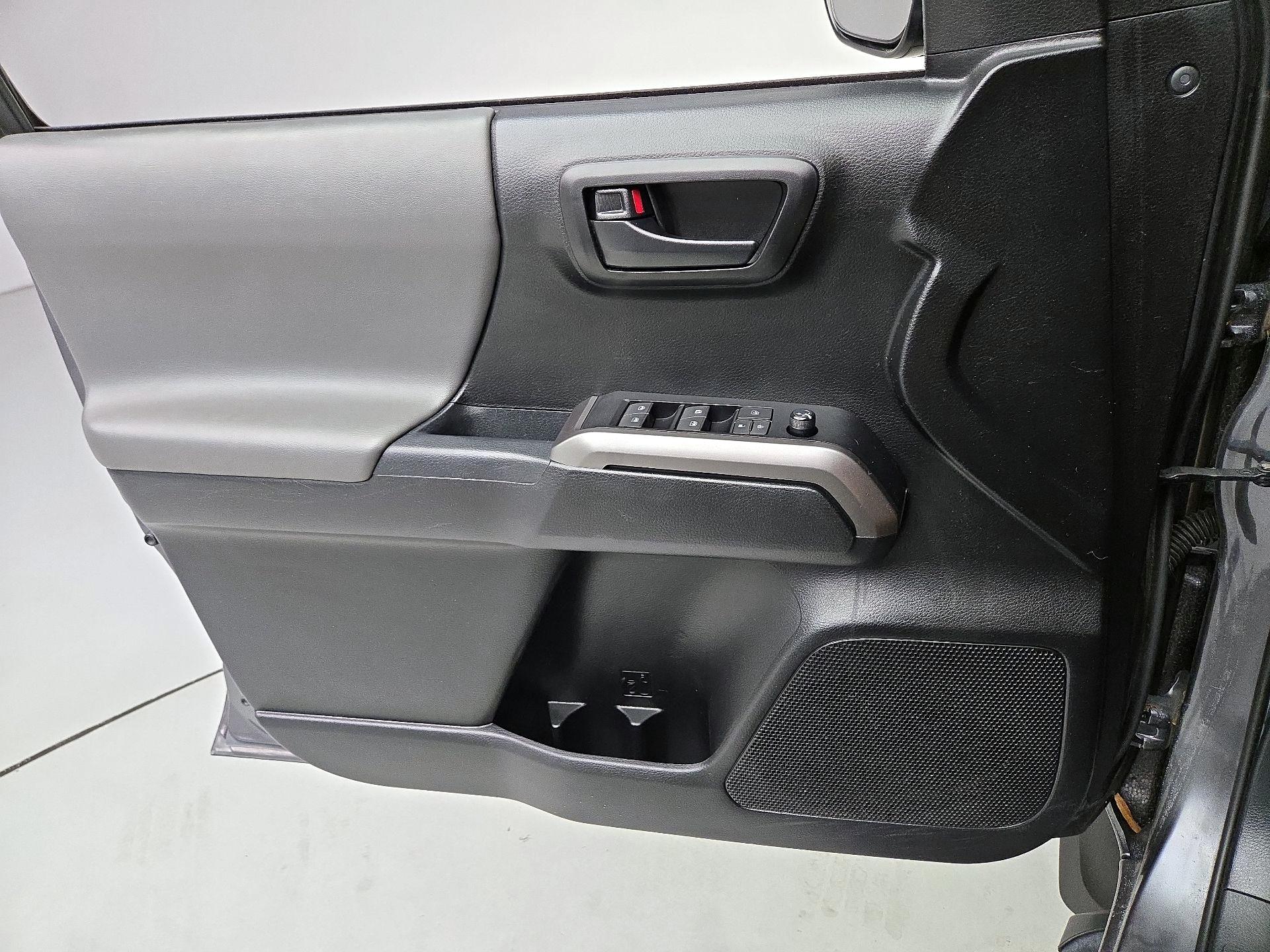 Thumbnail: 2021 Toyota Tacoma - 12