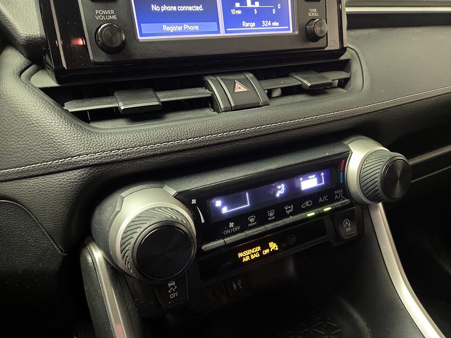 Thumbnail: 2019 Toyota RAV4 - 16