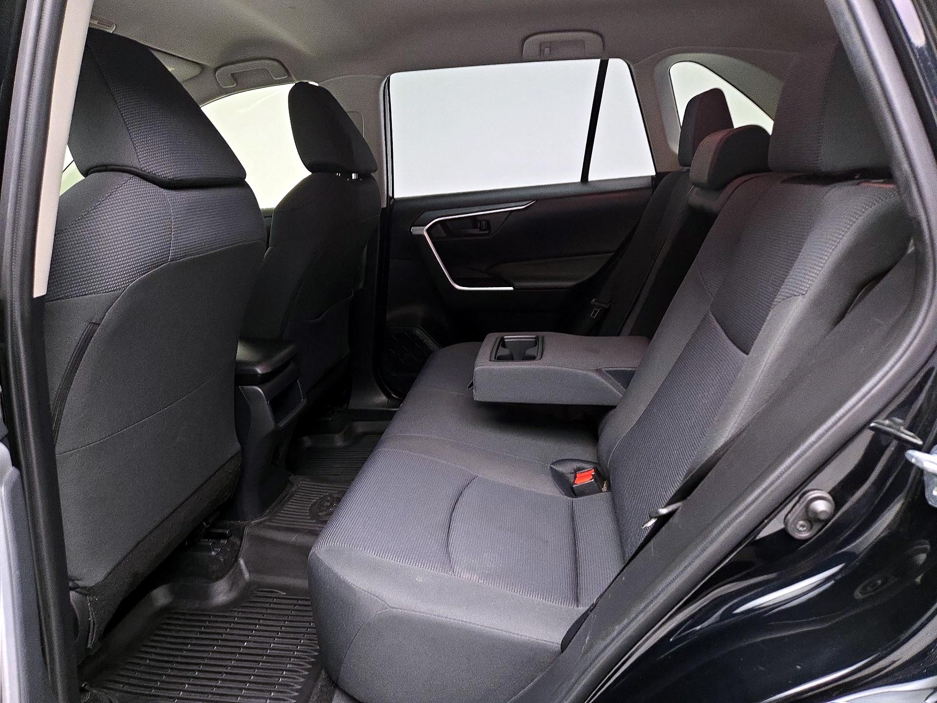 Thumbnail: 2019 Toyota RAV4 - 19