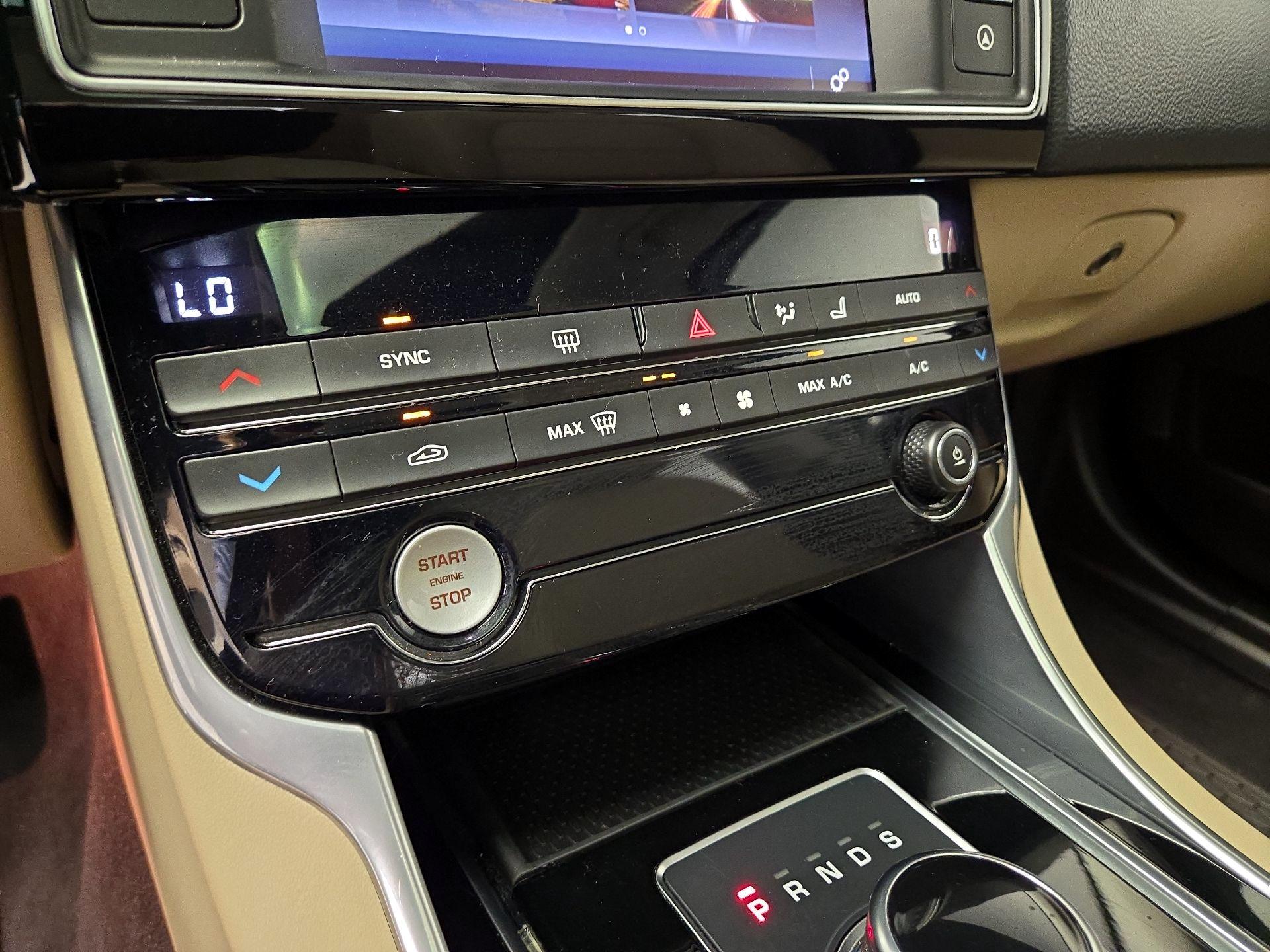 Thumbnail: 2018 Jaguar XE - 17