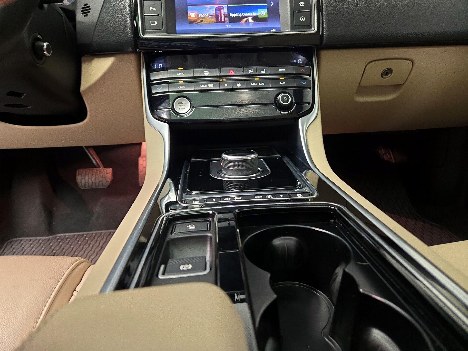 Thumbnail: 2018 Jaguar XE - 18