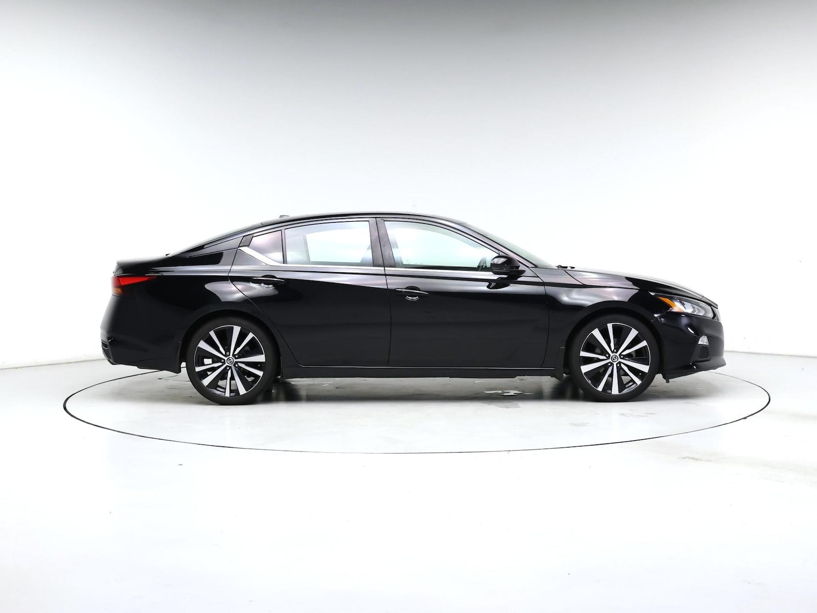 2019 Nissan Altima SR - Photo 8