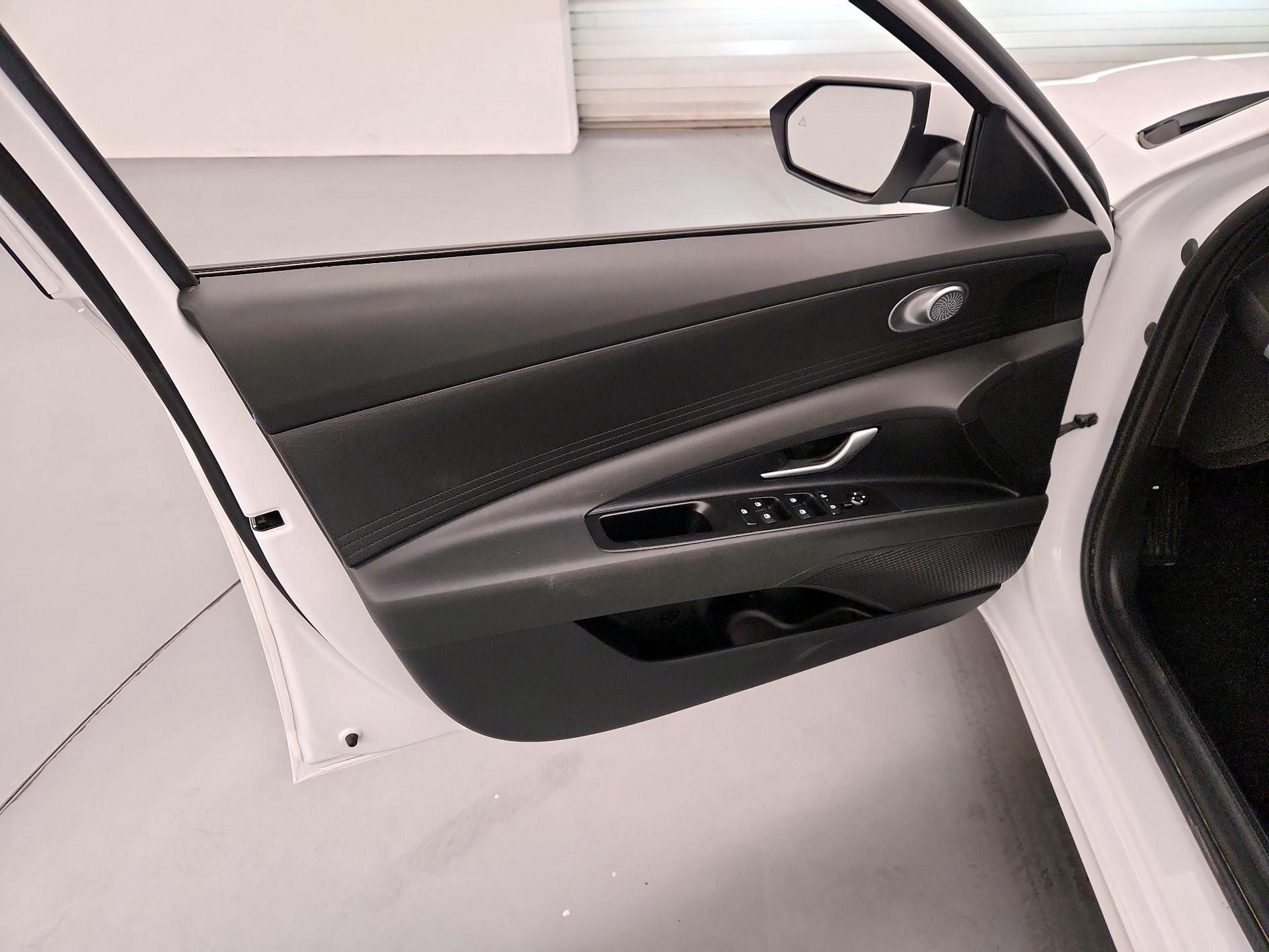 Thumbnail: 2025 Hyundai Elantra - 12