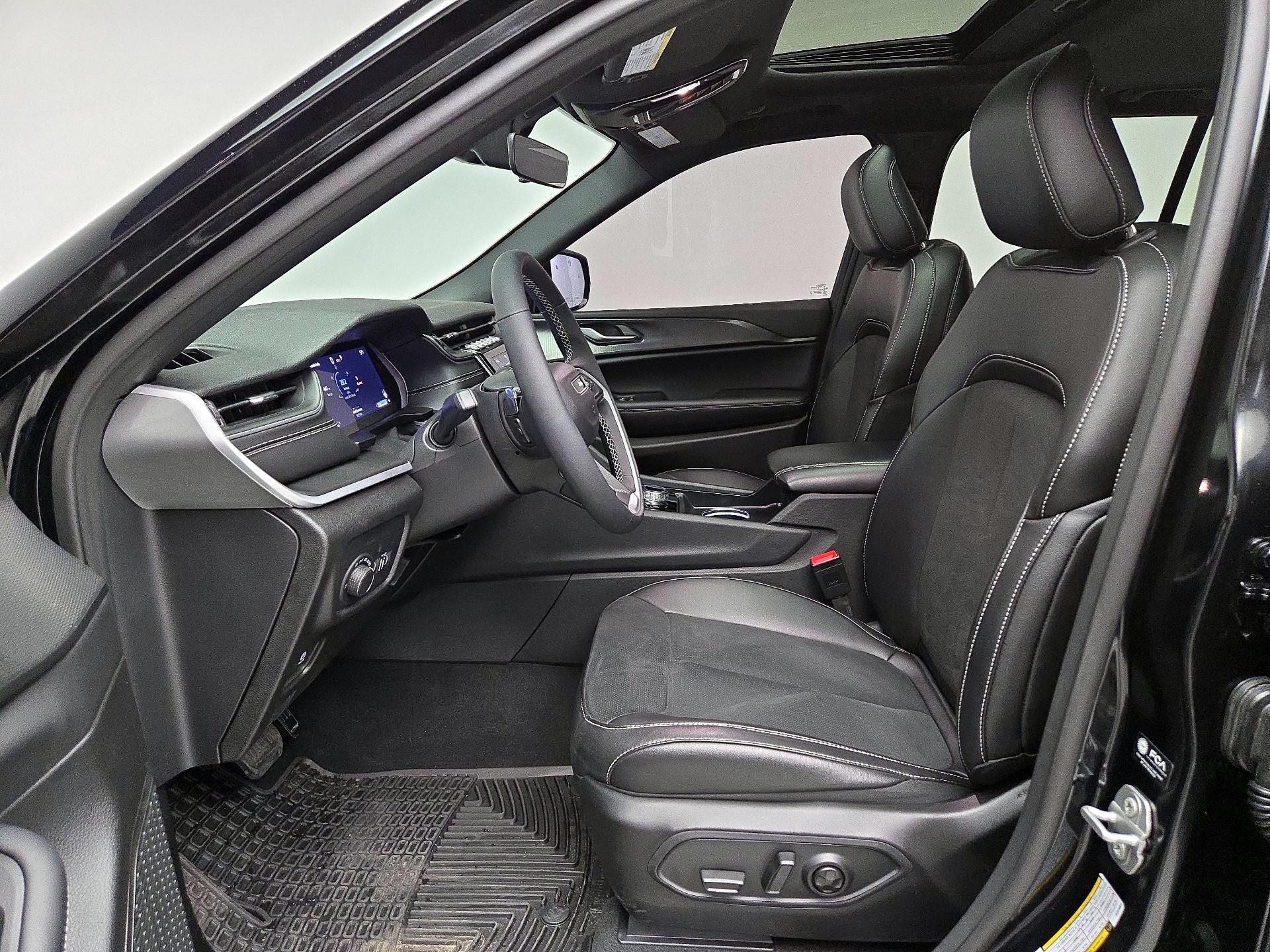 Thumbnail: 2025 Jeep Grand Cherokee - 11