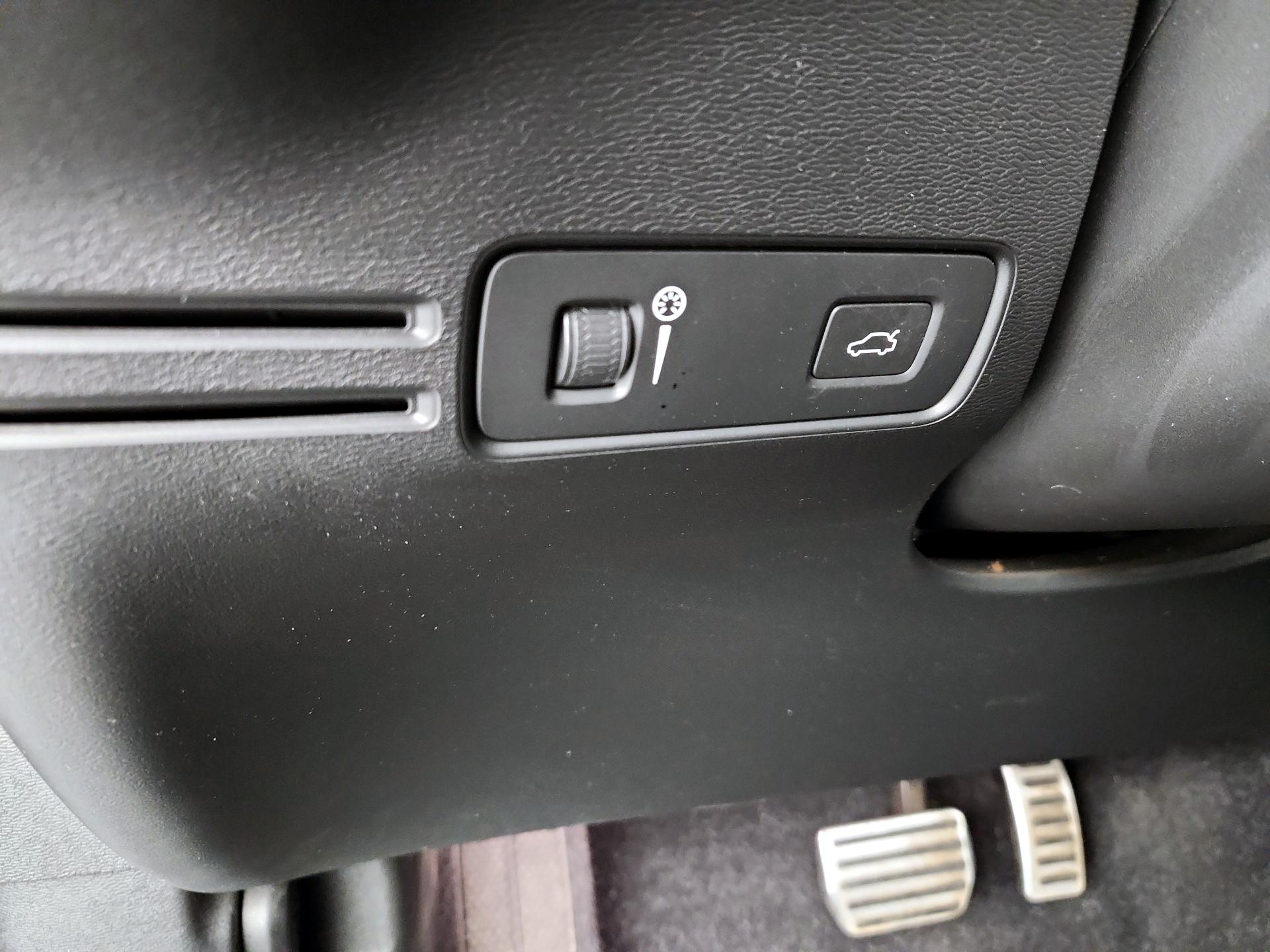 Thumbnail: 2020 Volvo XC40 - 13