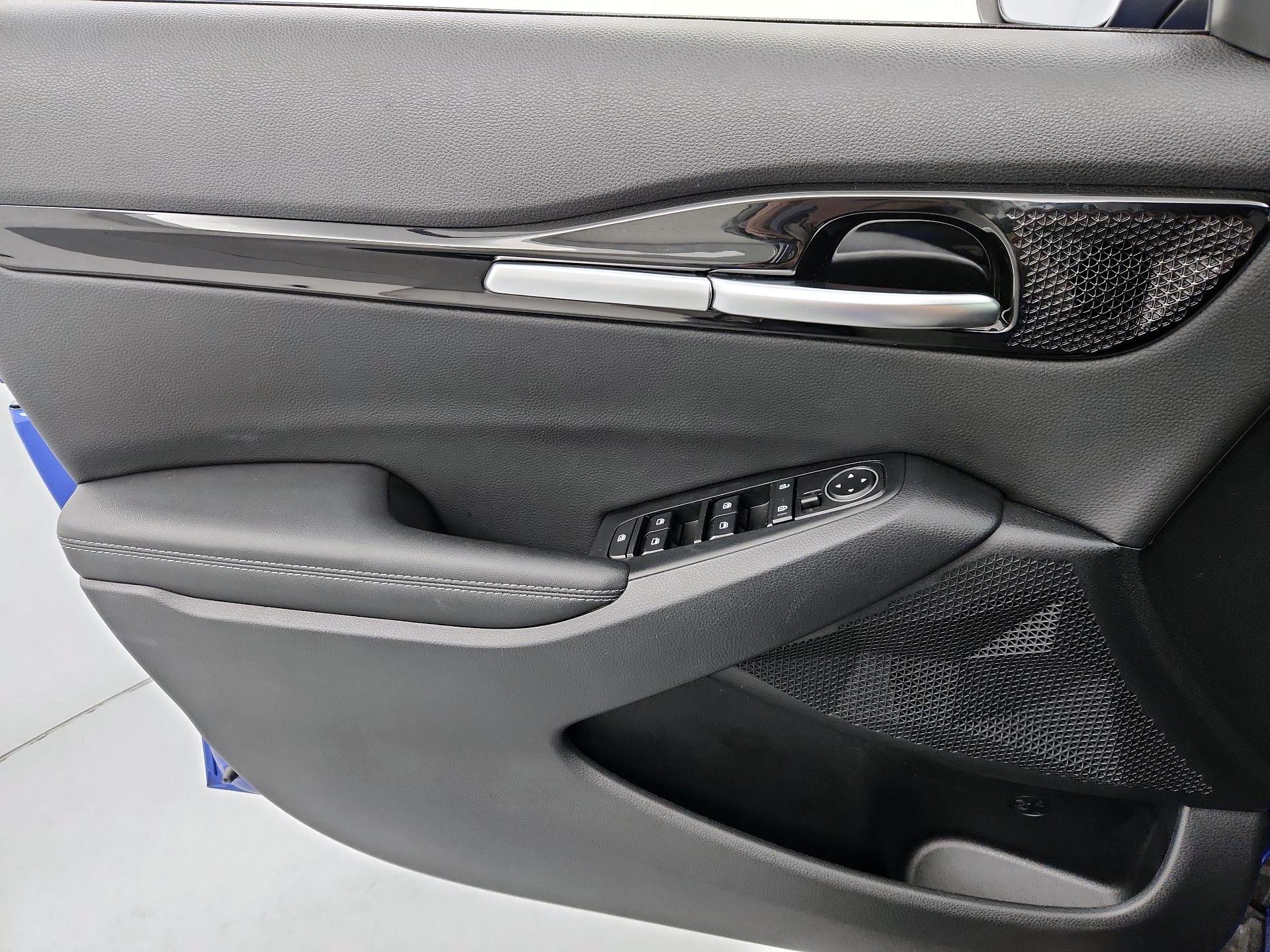 Thumbnail: 2023 Kia Seltos - 12