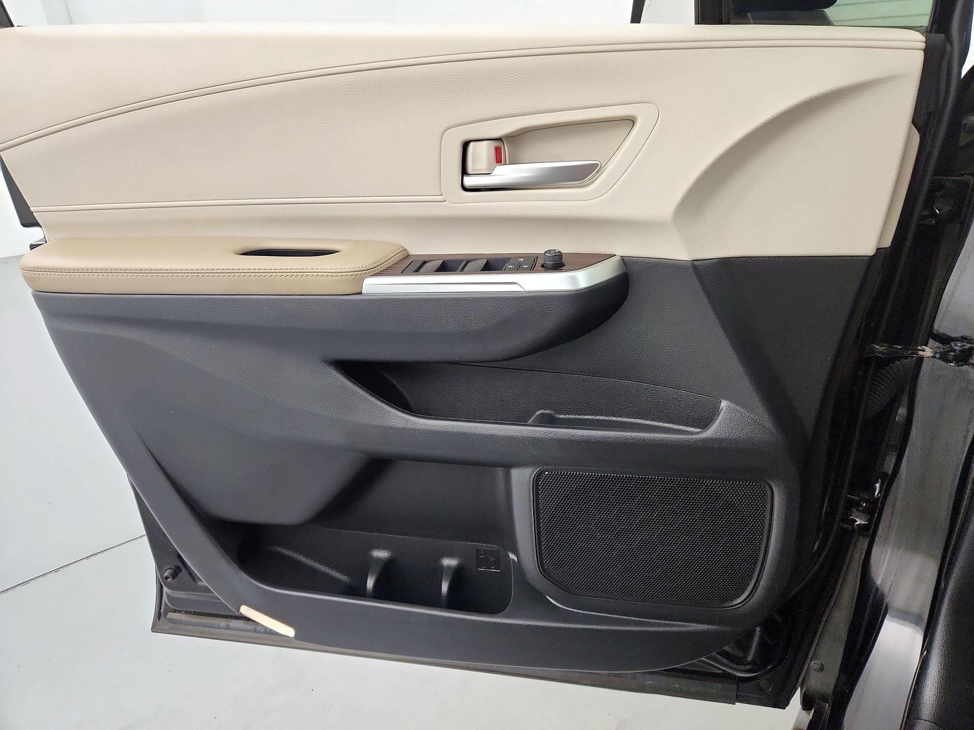 Thumbnail: 2024 Toyota Sienna - 12