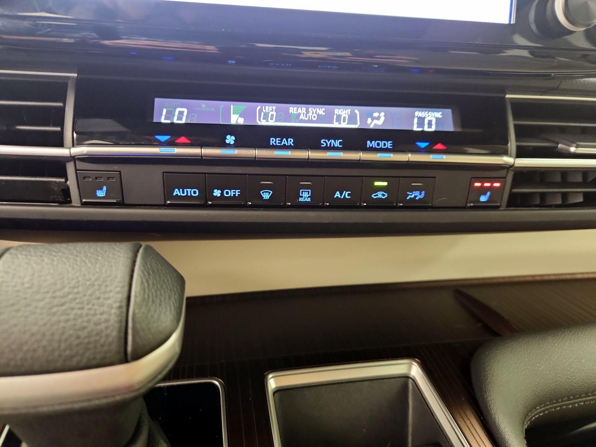 Thumbnail: 2024 Toyota Sienna - 16