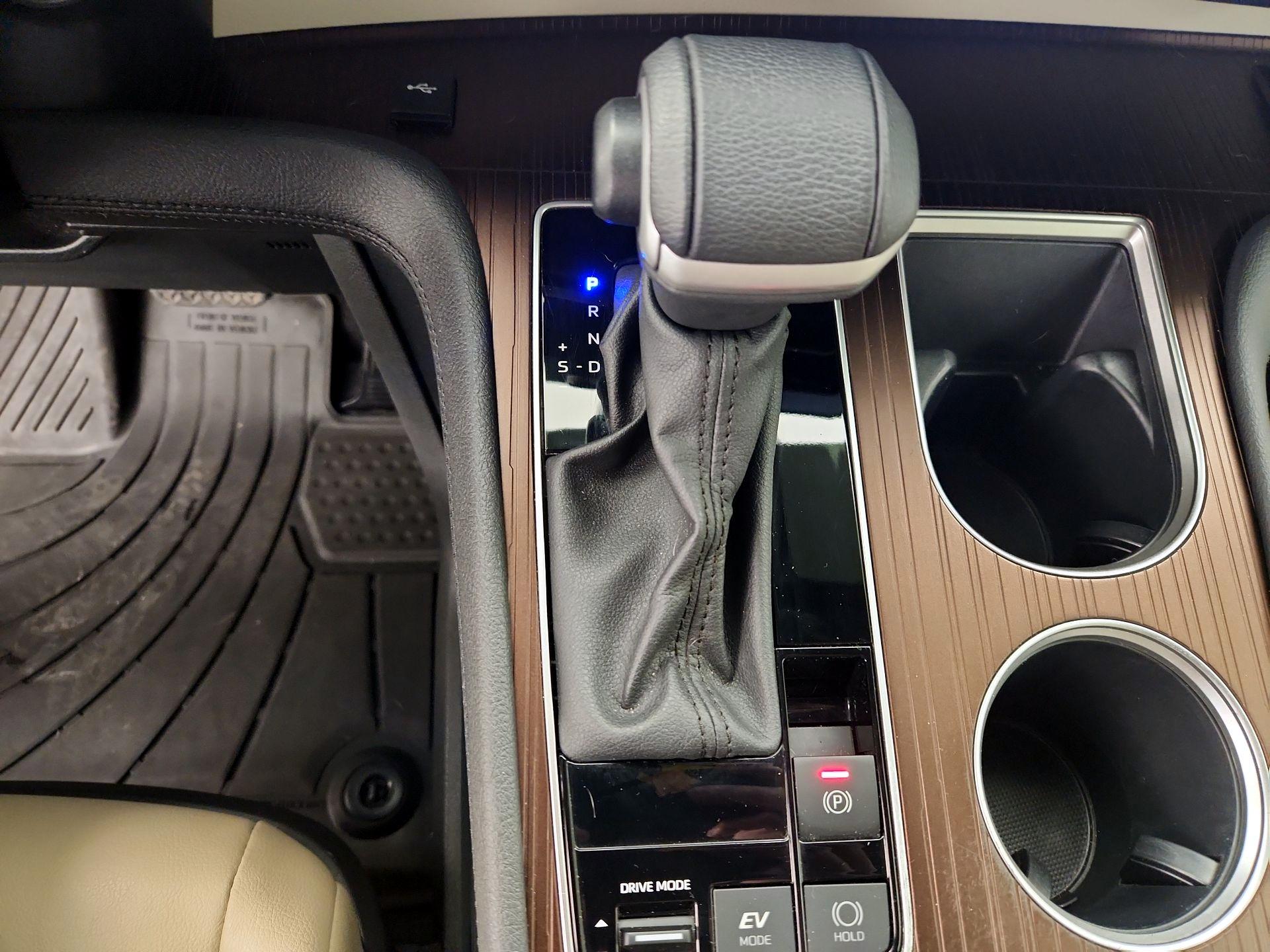 Thumbnail: 2024 Toyota Sienna - 17