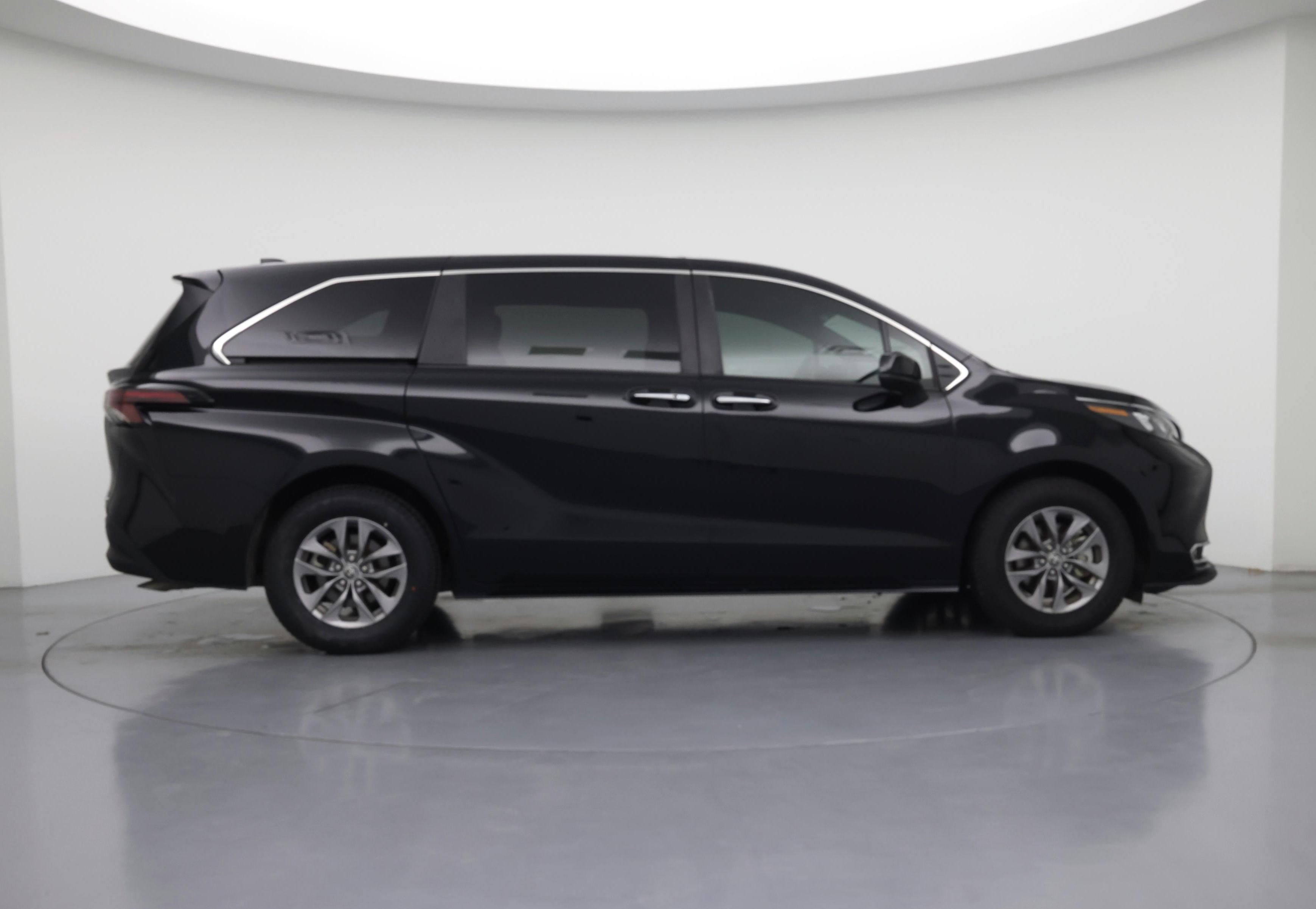 Thumbnail: 2024 Toyota Sienna - 7