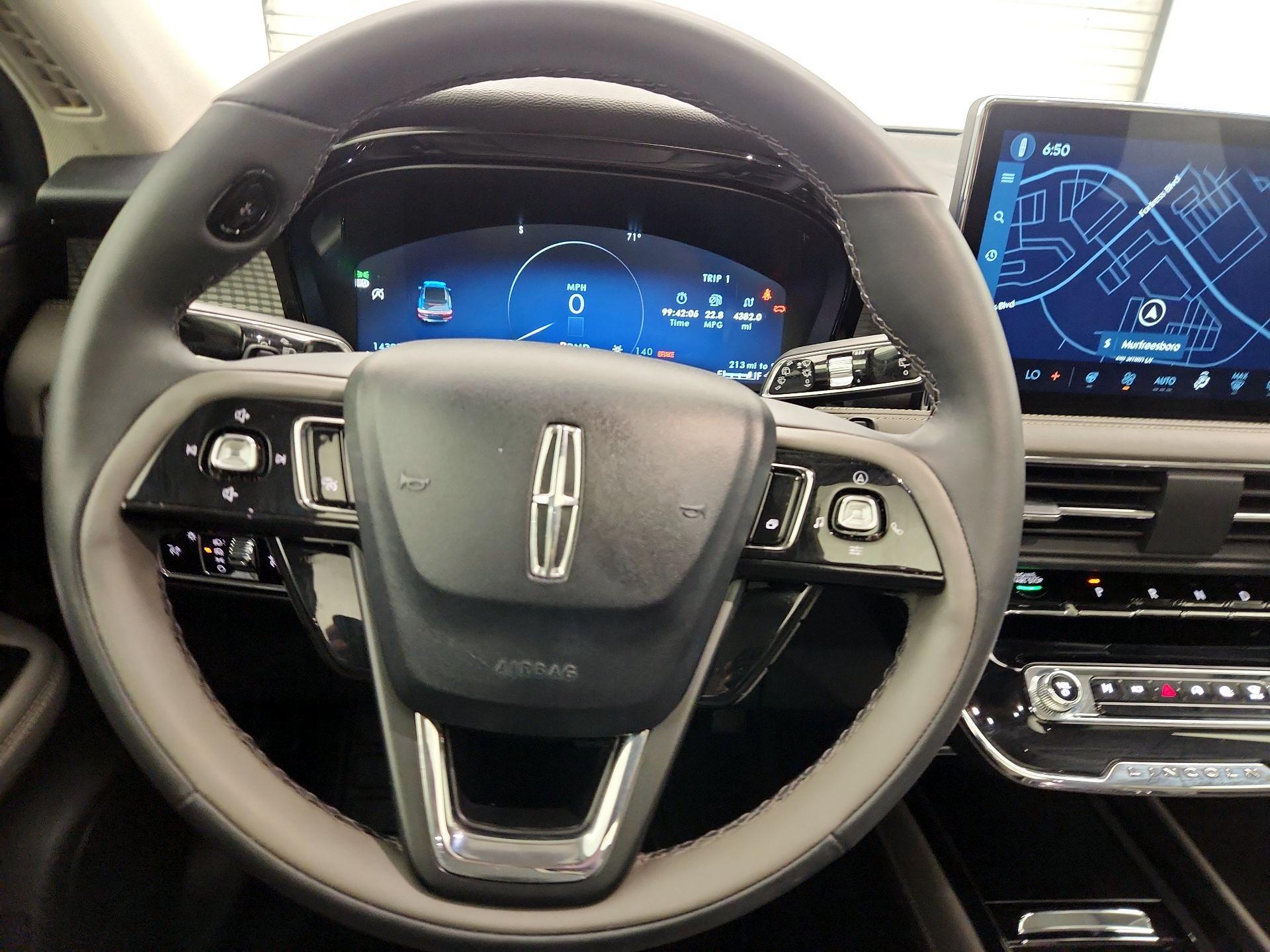 Thumbnail: 2023 Lincoln Corsair - 10