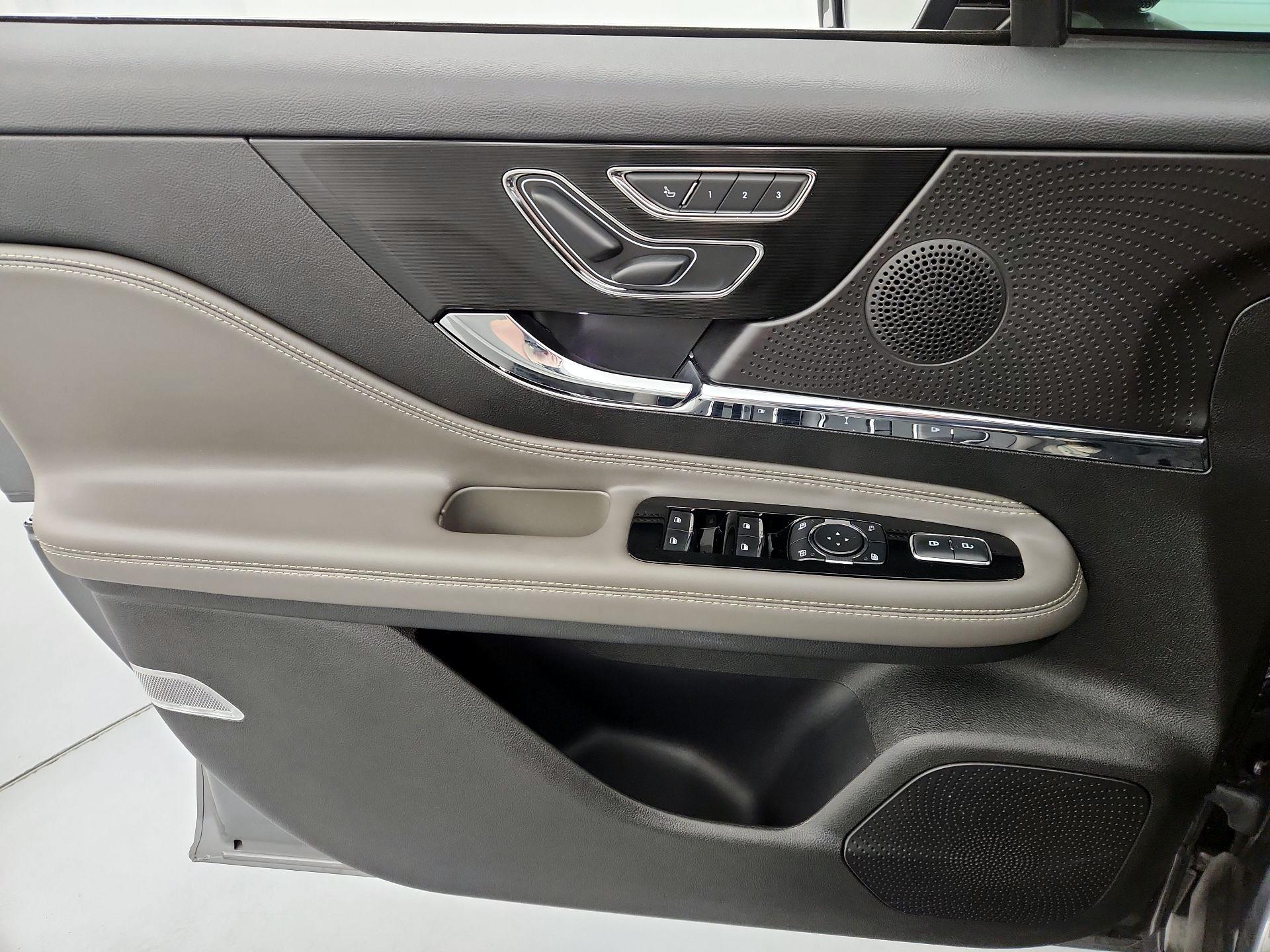 Thumbnail: 2023 Lincoln Corsair - 12