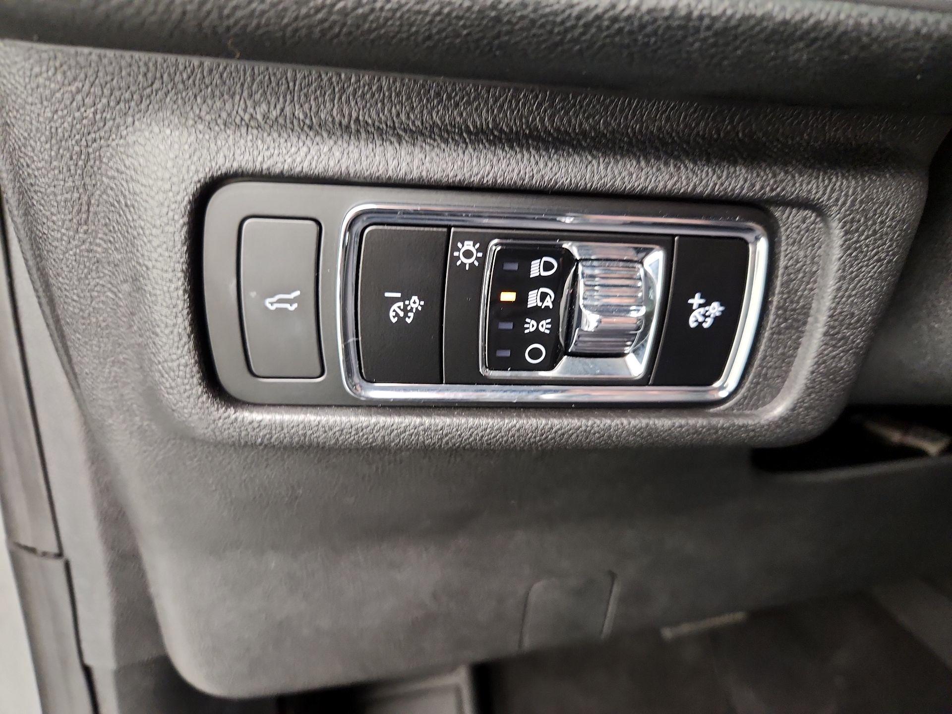 Thumbnail: 2023 Lincoln Corsair - 13